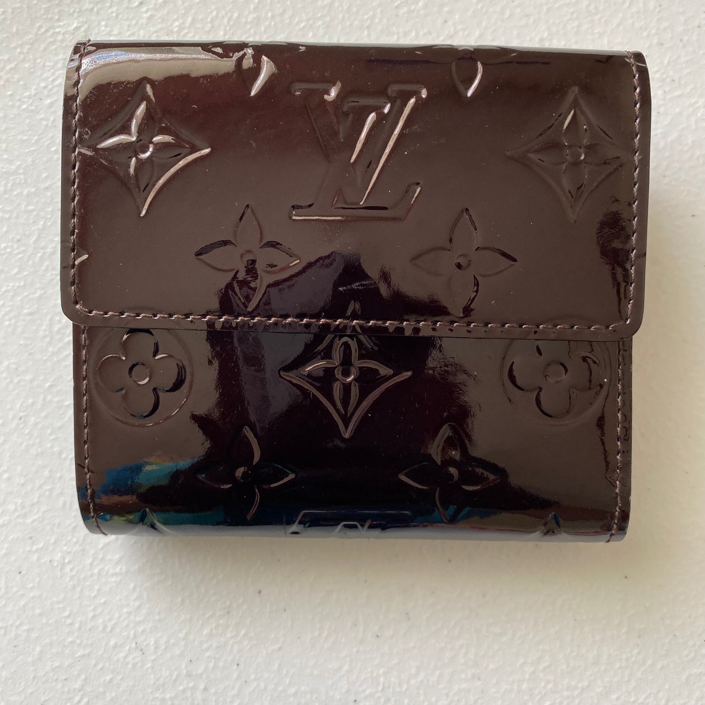 Louis Vuitton vernis compact wallet TH2047 Authentic with coa