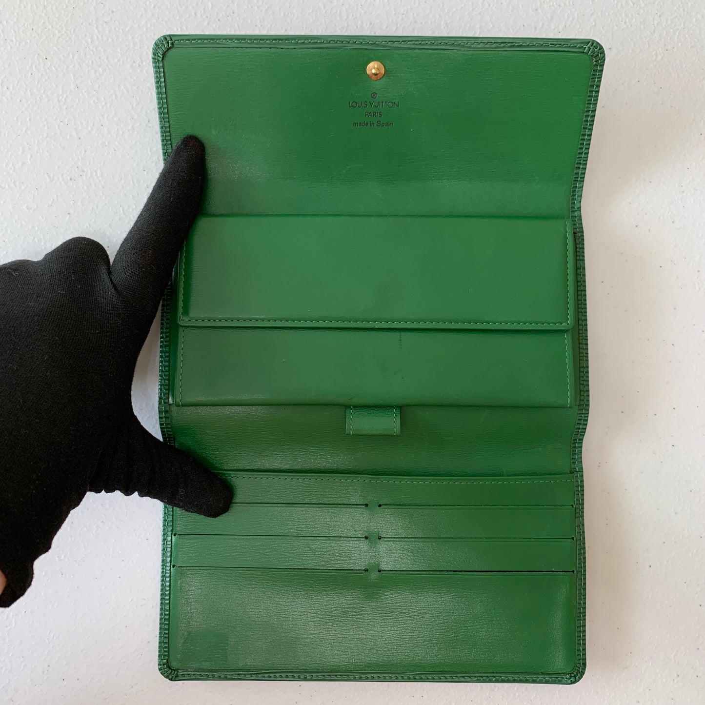 Louis Vuitton women’s green leather wallet CA1925 authentic with COA 4.3x7.5”