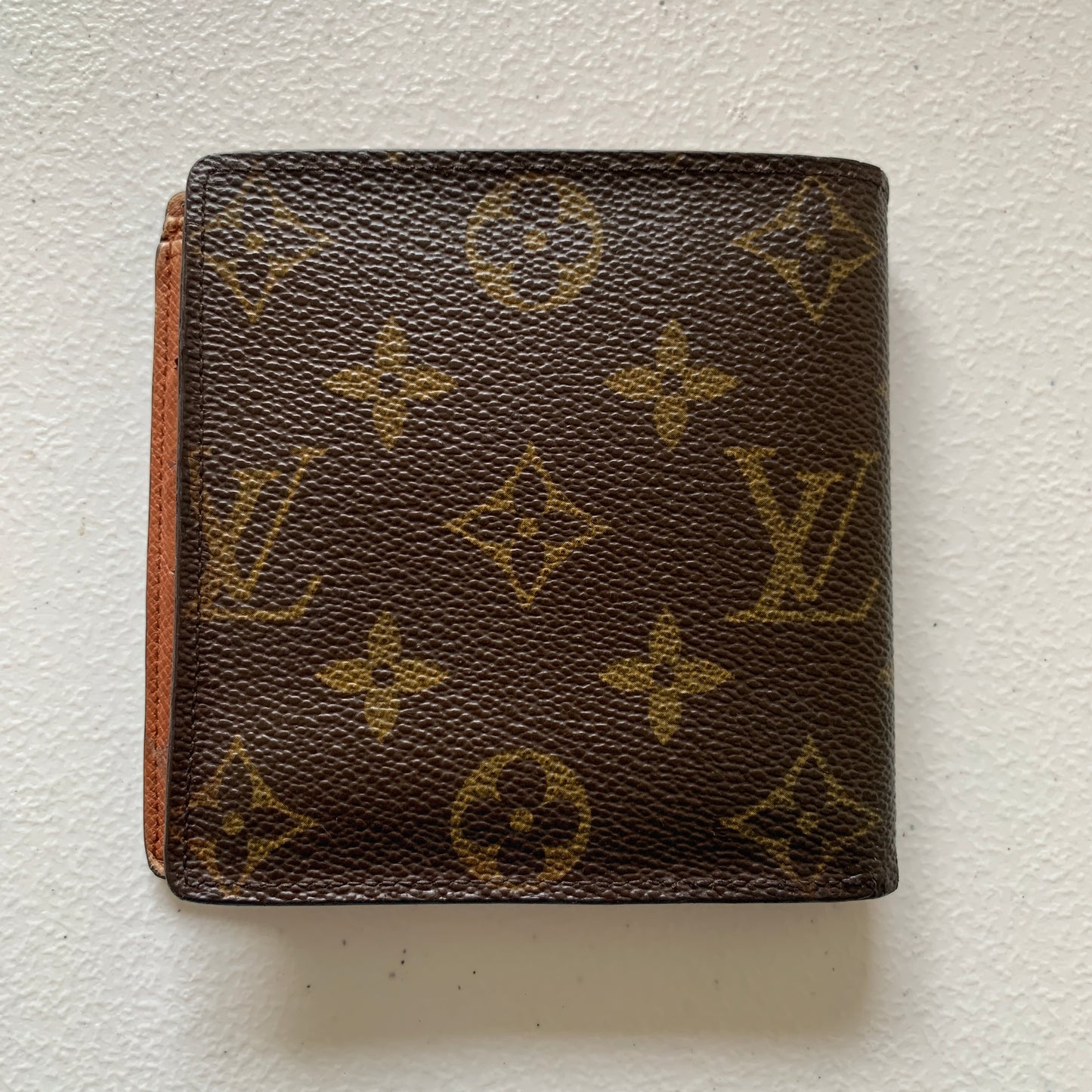 Louis Vuitton men bifold monogram wallet 9001AN Automatic with COA