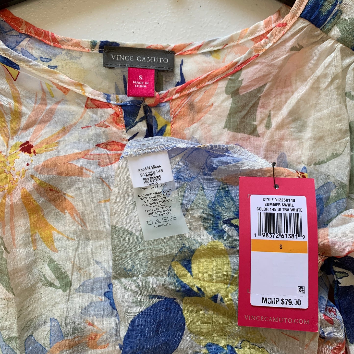 Vince Camuto Womens NWT short sleeve floral print blouse size small