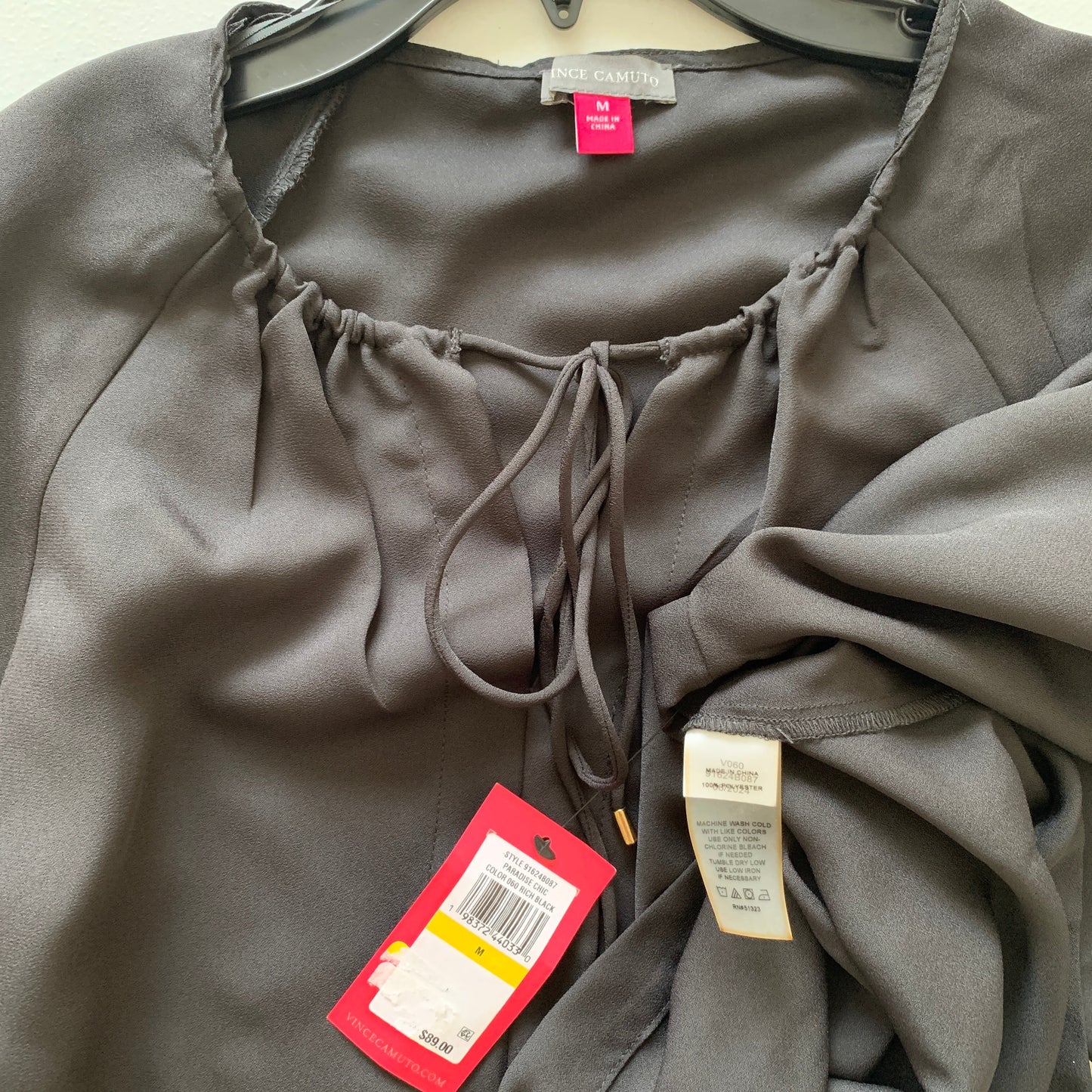 Vince Camuto Womens NWT black blouse top size medium