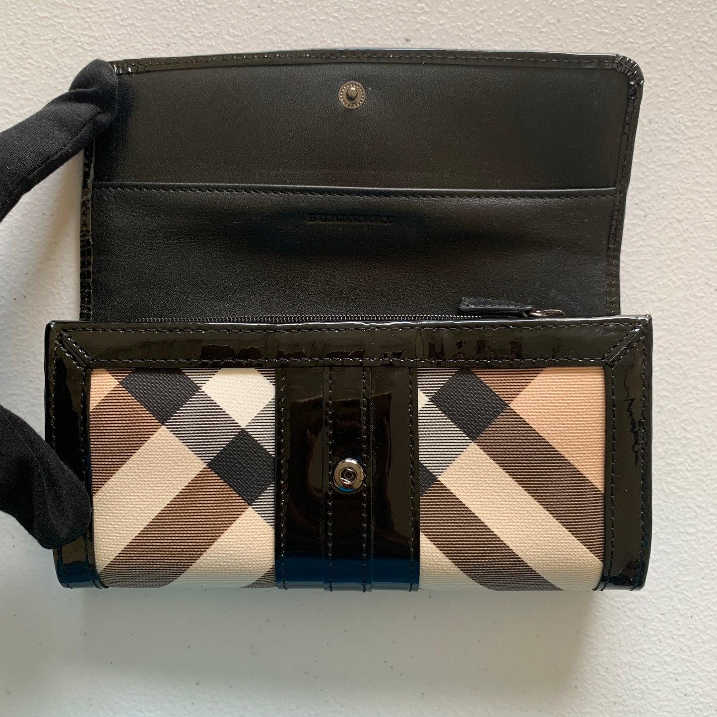Burberry nuova check long wallet Authentic with COA