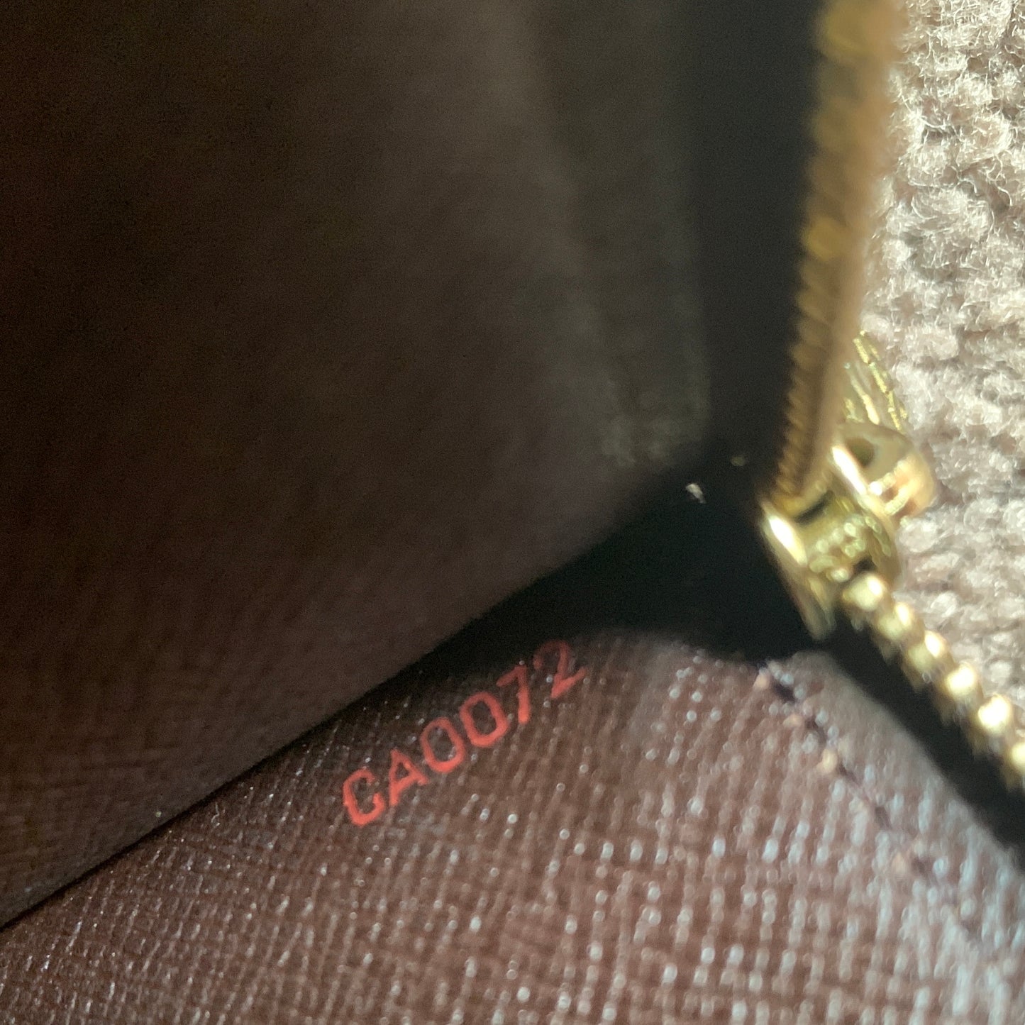 Authentic Louis Vuitton women’s damier Sarah long wallet