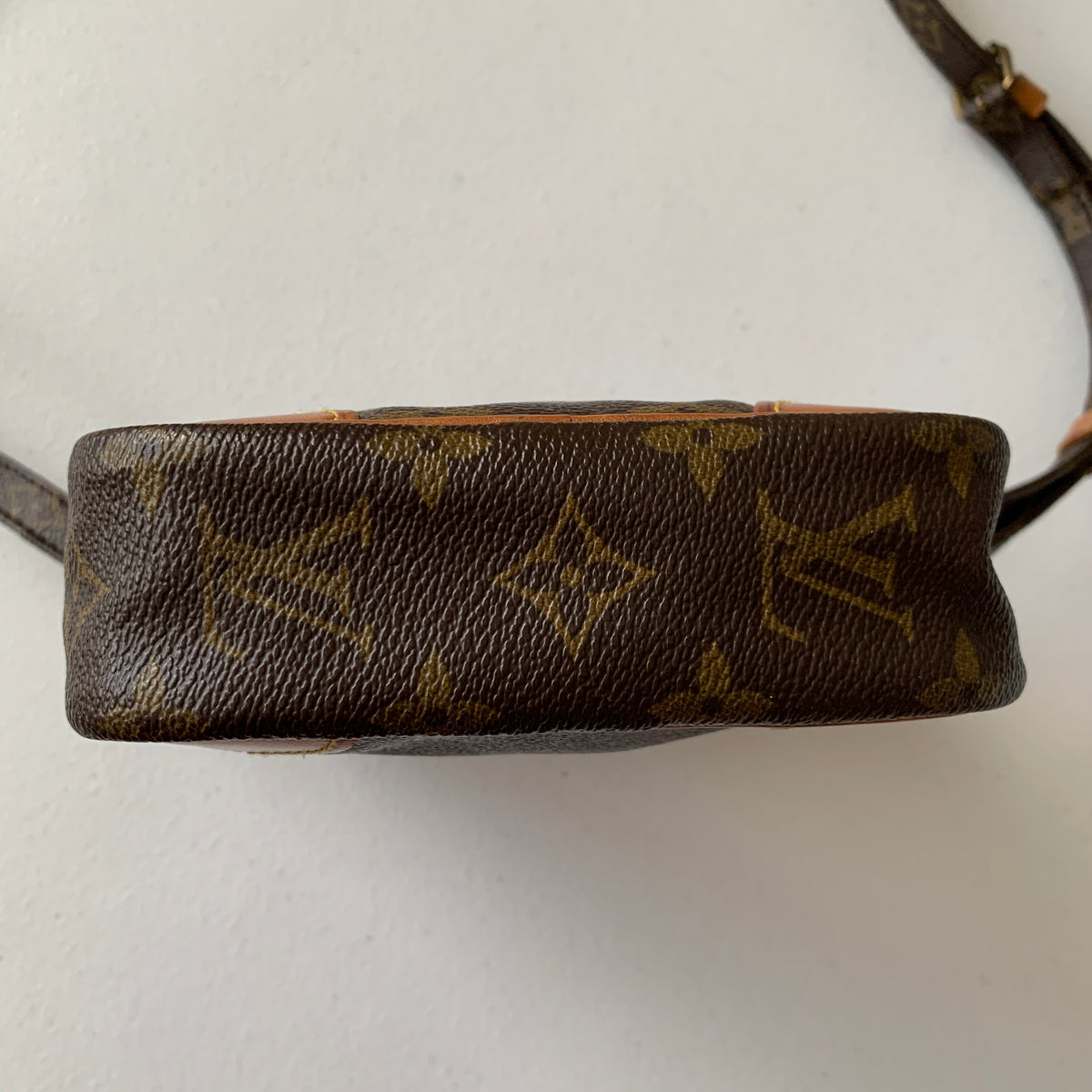 Louis Vuitton monogram 8903 SL crossbody bag authentic with COA9x6.7x1.7