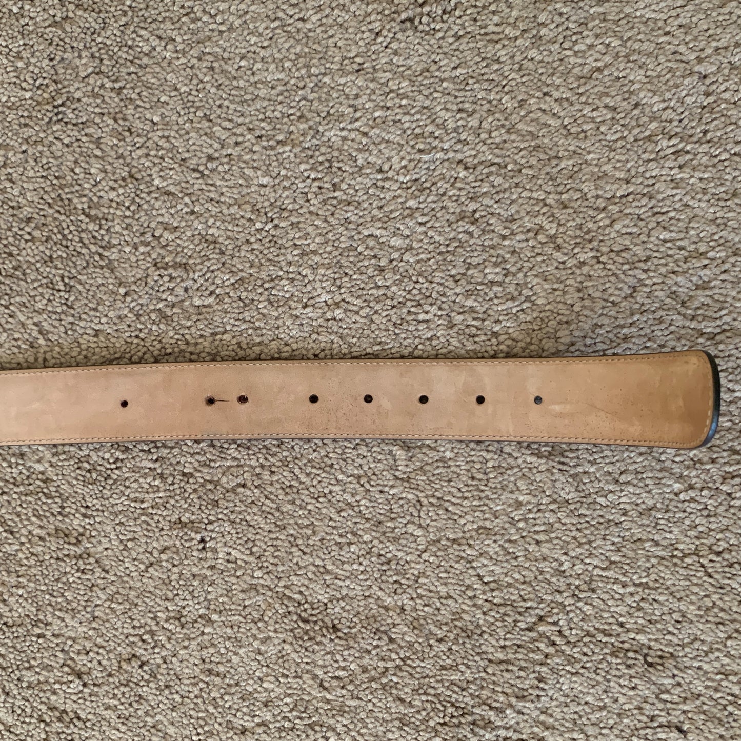 Authentic Gucci women’s fuchsia leather belt