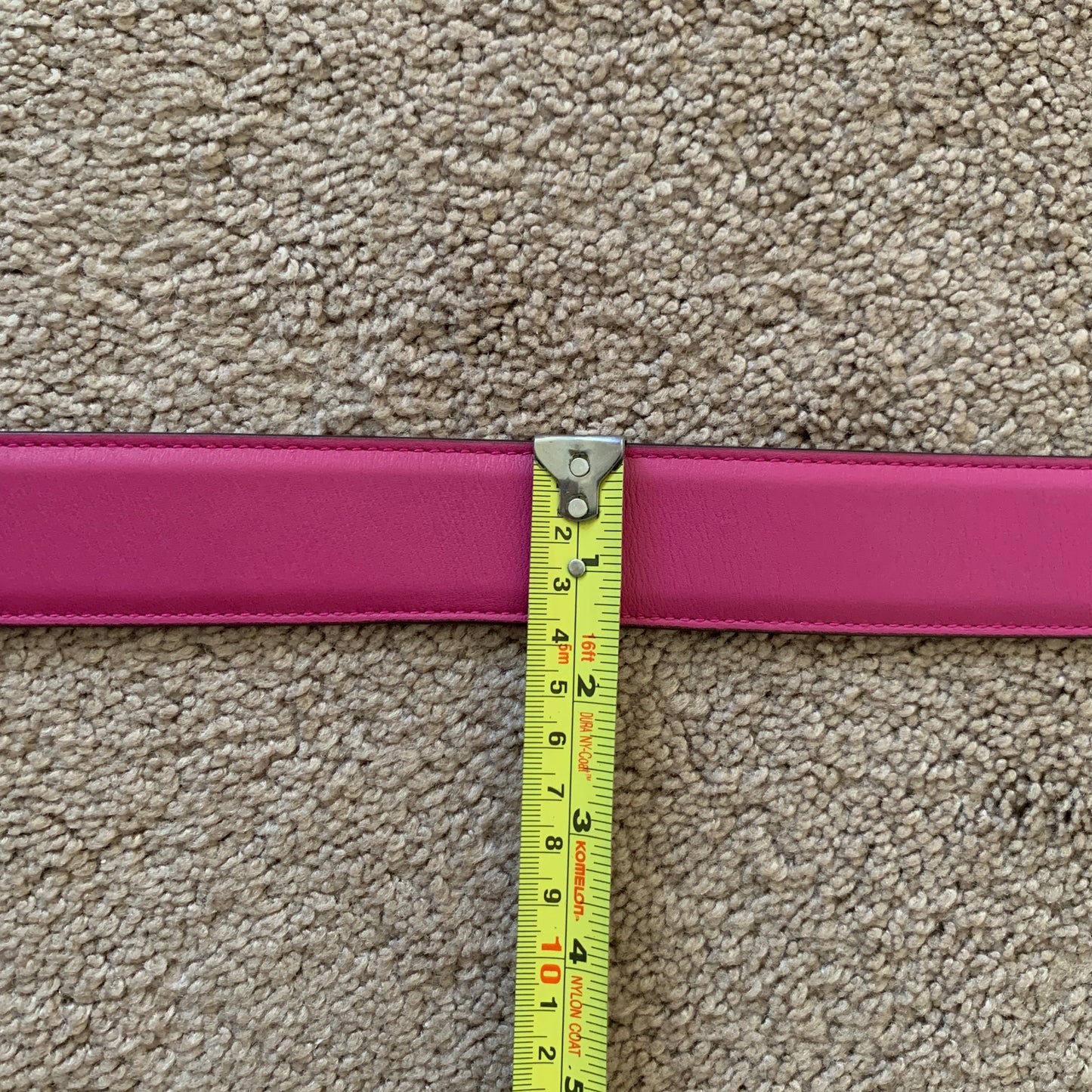 Authentic Gucci women’s fuchsia leather belt