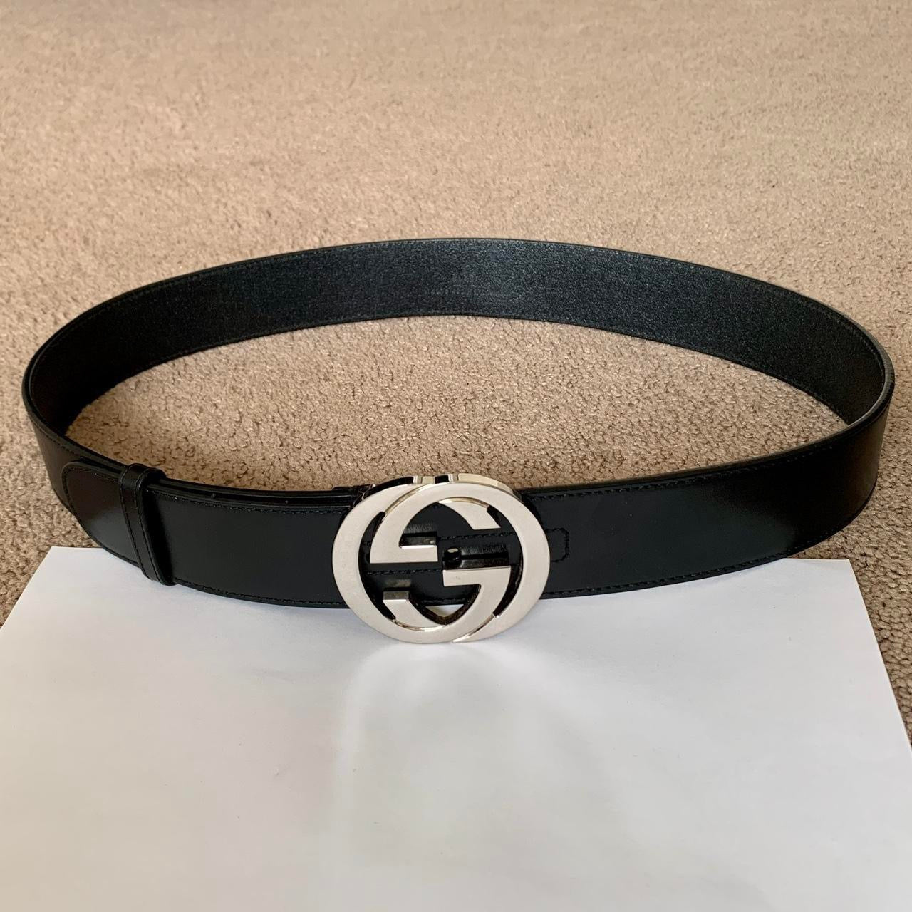 Authentic unisex Gucci black leather belt with silver color interlocking buckle