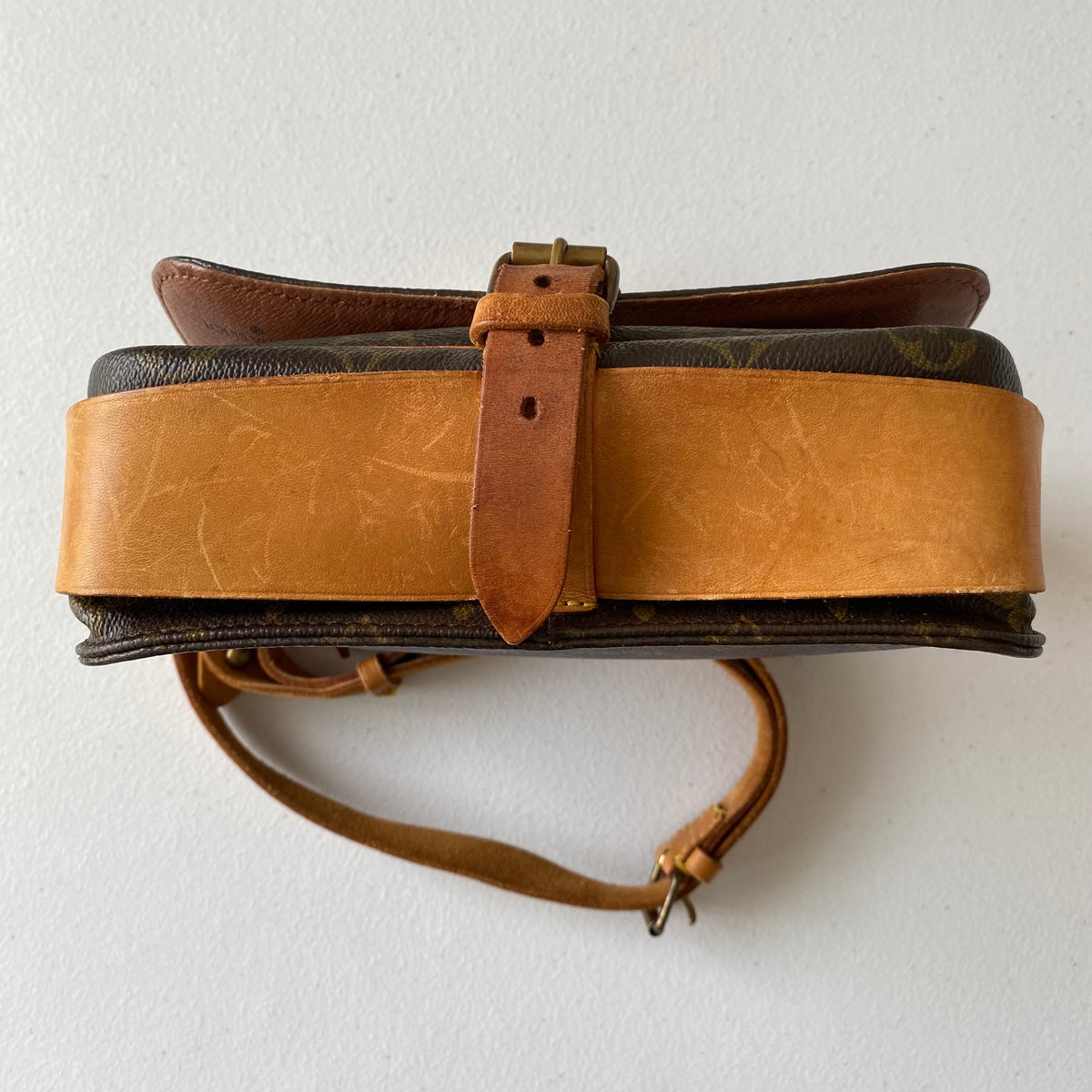 Louis Vuitton crossbody bag 8905 SL Authentic with COA 9x8.6x2.5