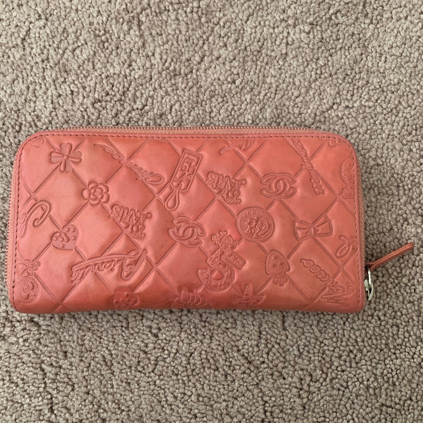 Rare Chanel women's pink zippy long leather wallet