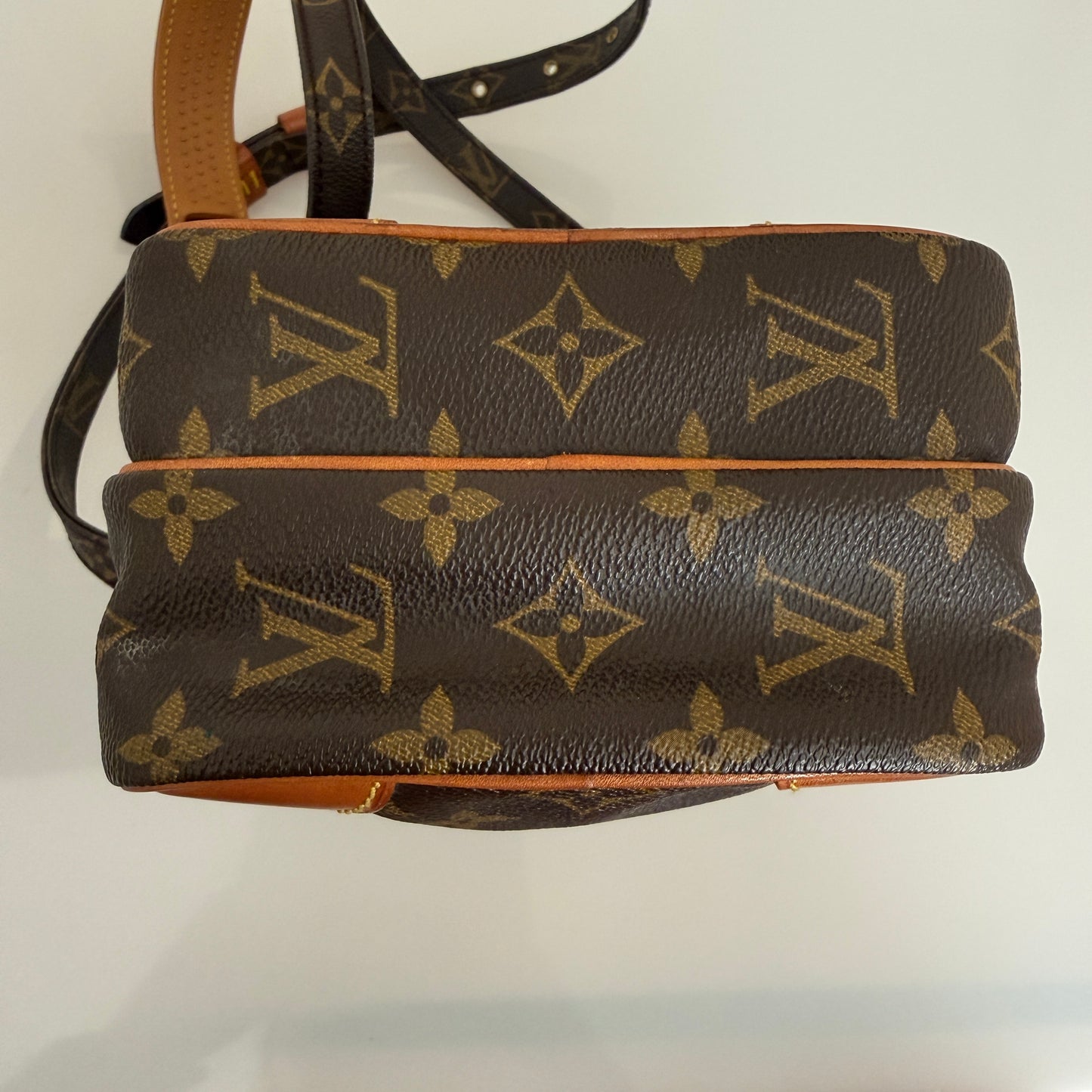 Louis Vuitton monogram Amazon crossbody bag unisex authentic with COA