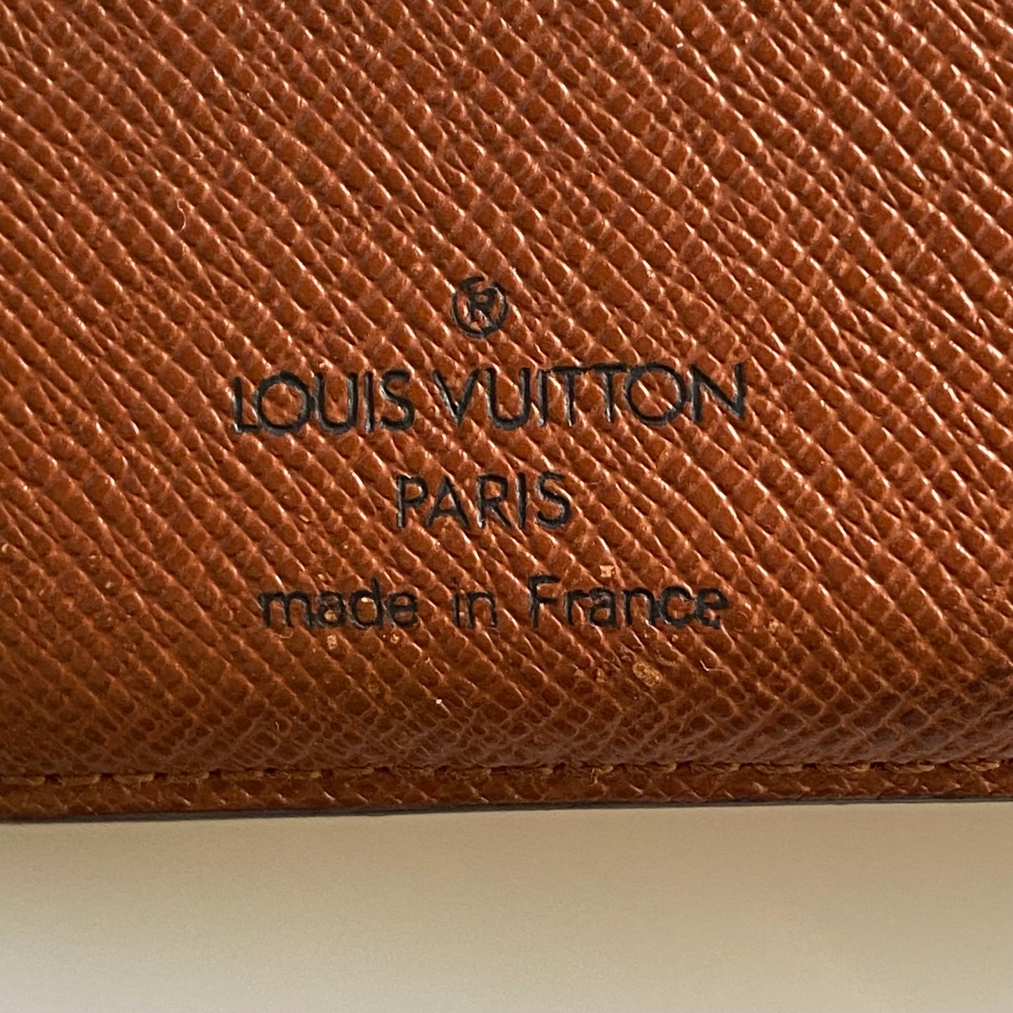 Louis Vuitton monogram kiss lock wallet TH1000 Authentic with coa 5.2x3.2
