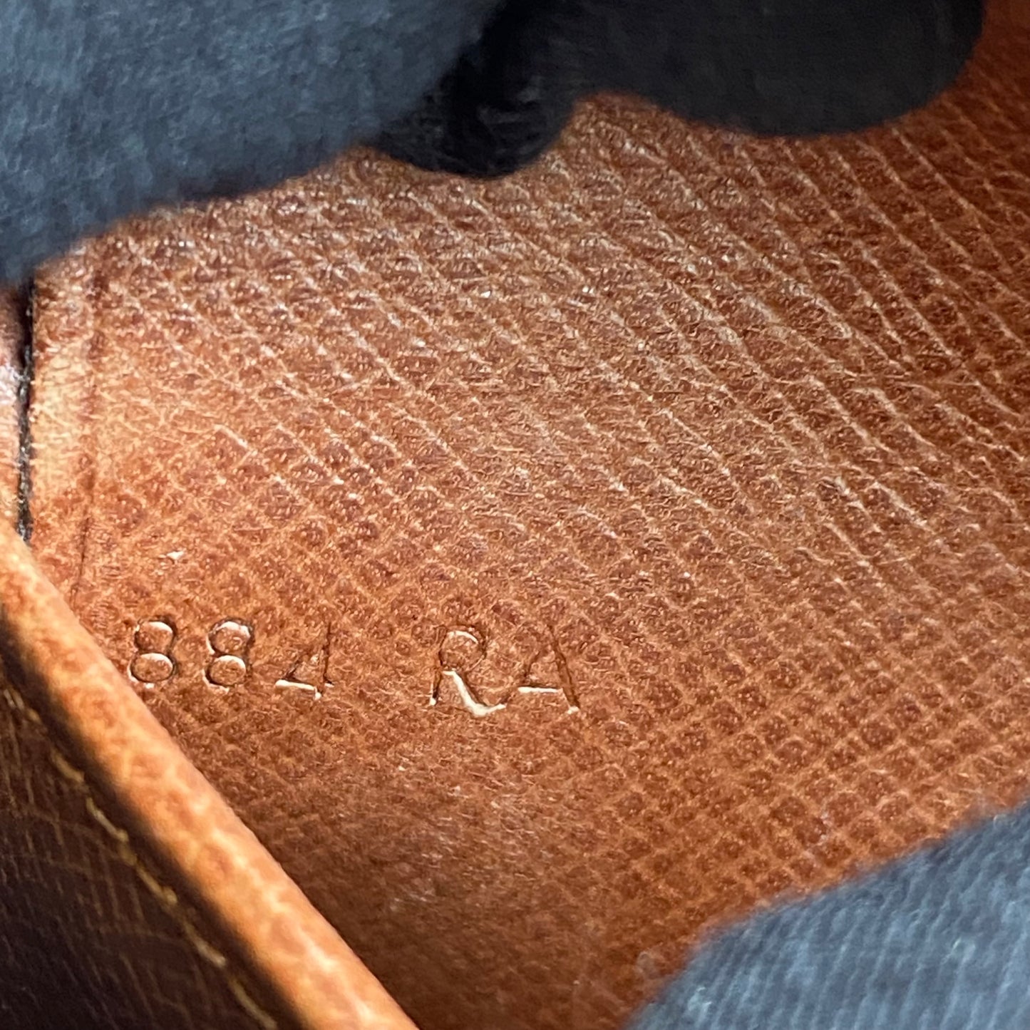 Louis Vuitton monogram men bifold wallet 884ra authentic with coa