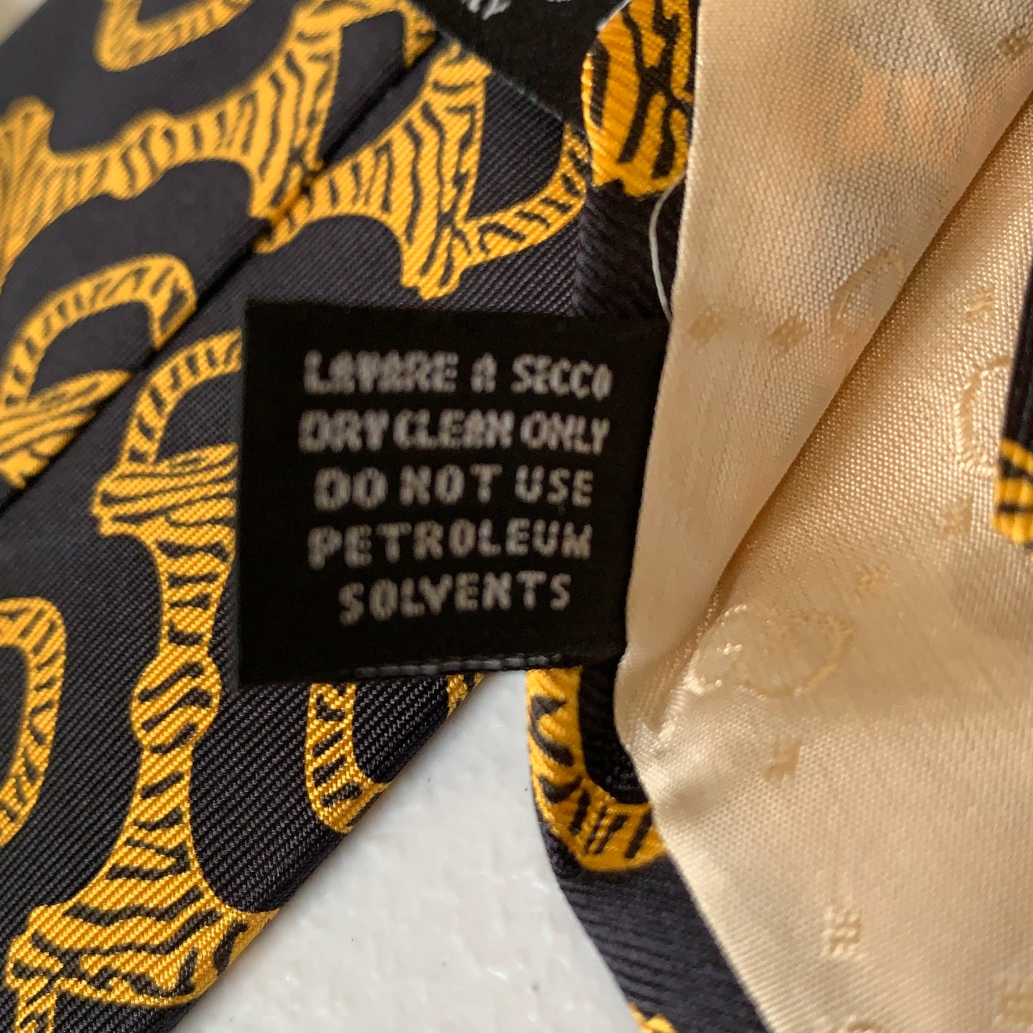 Gucci logo silk neck tie authentic with COA 144.5cm