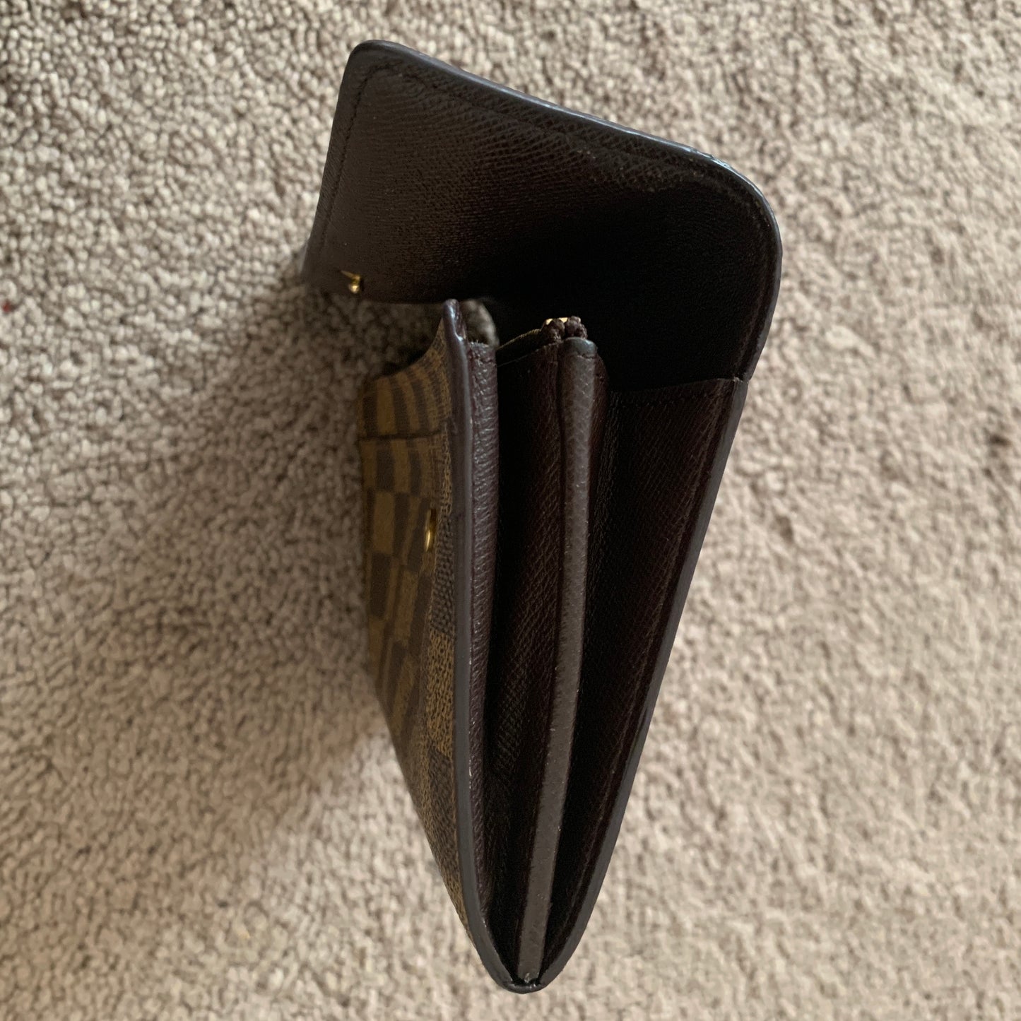 Authentic Louis Vuitton women’s damier Sarah long wallet