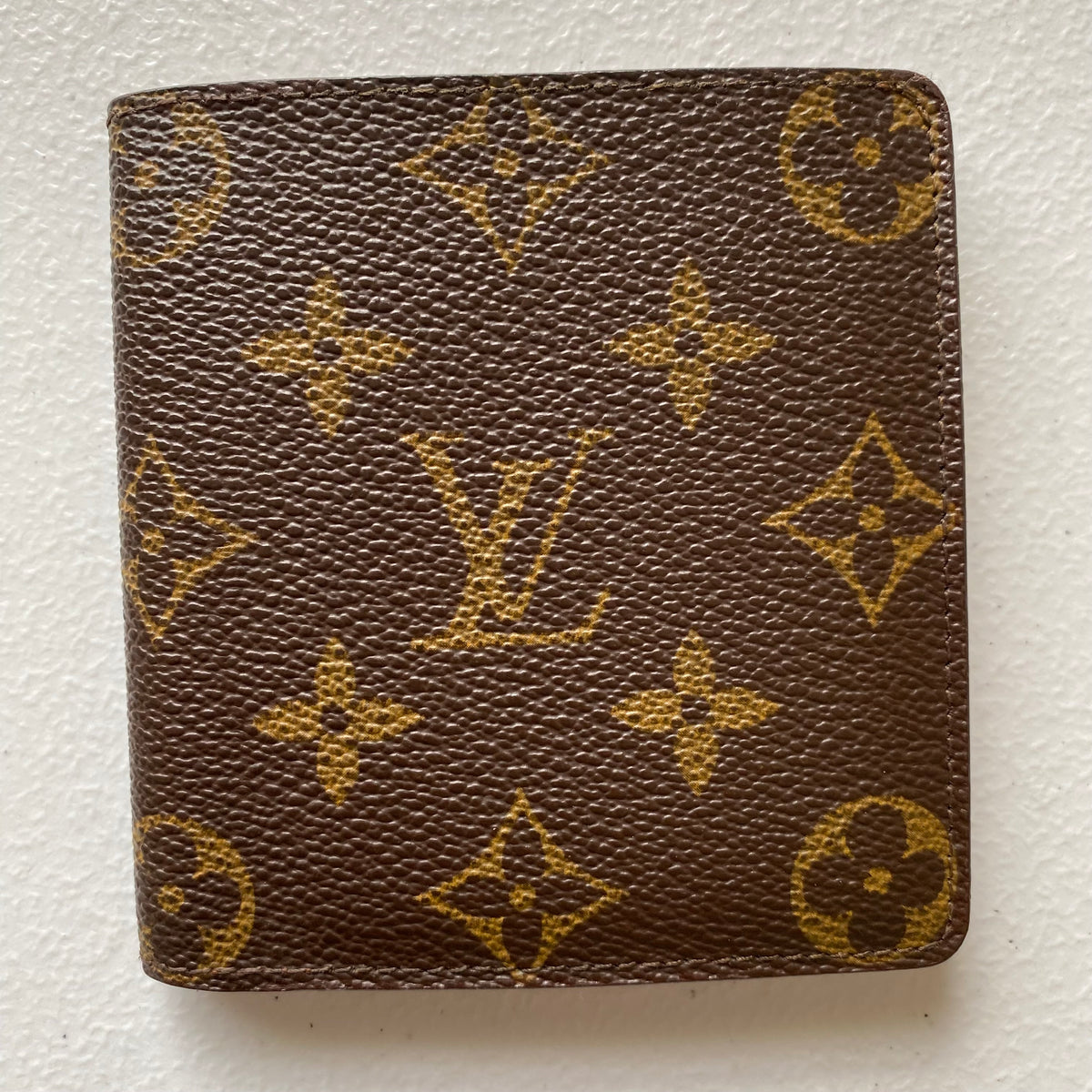 Louis Vuitton monogram men’s bifold wallet 881AN Authentic with COA 3.9x3.7