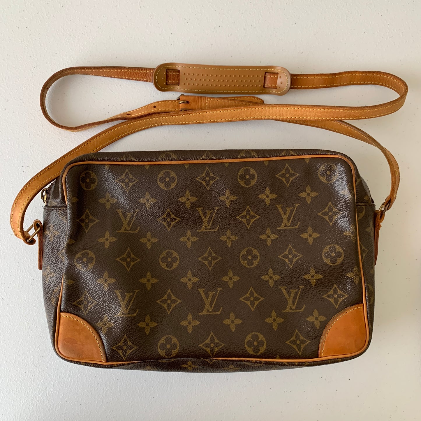 Louis Vuitton monogram unisex nile crossbody bag authentic with COA