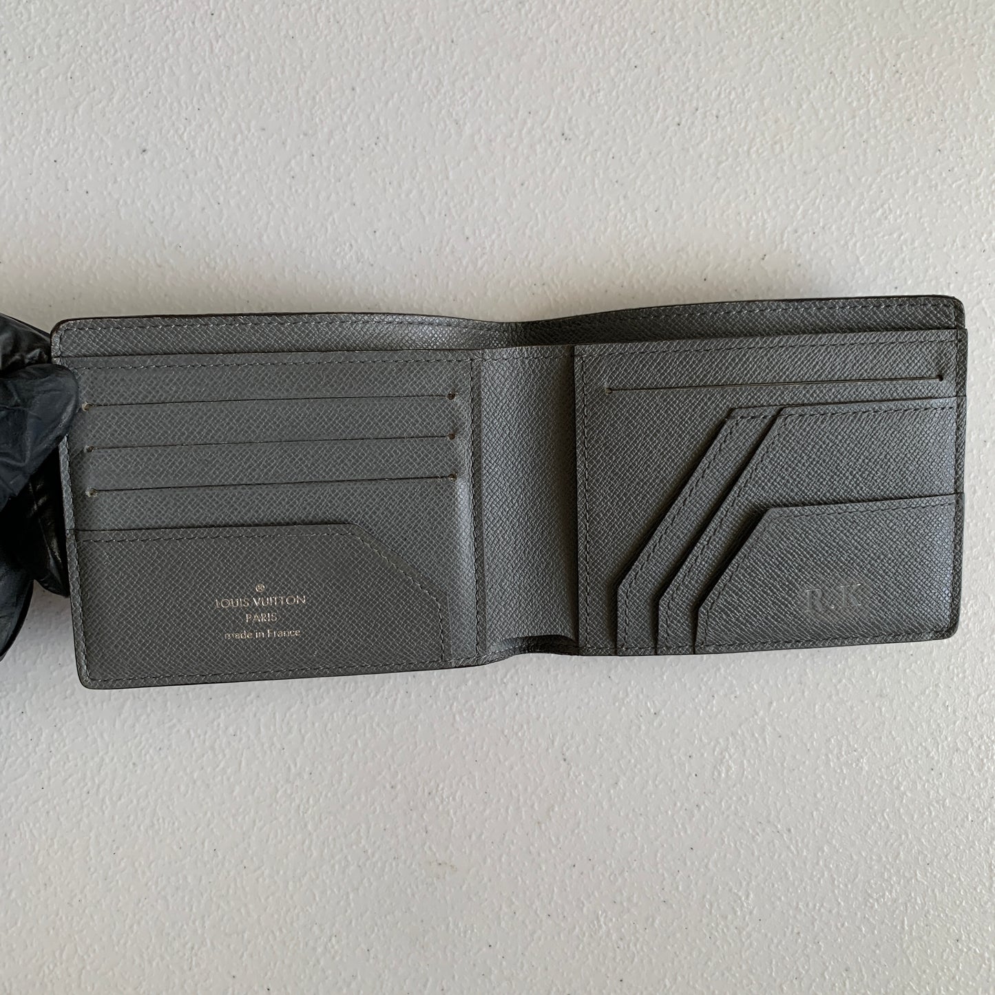 Louis Vuitton taiga men’s bifold leather wallet SP4152 authentic with COA