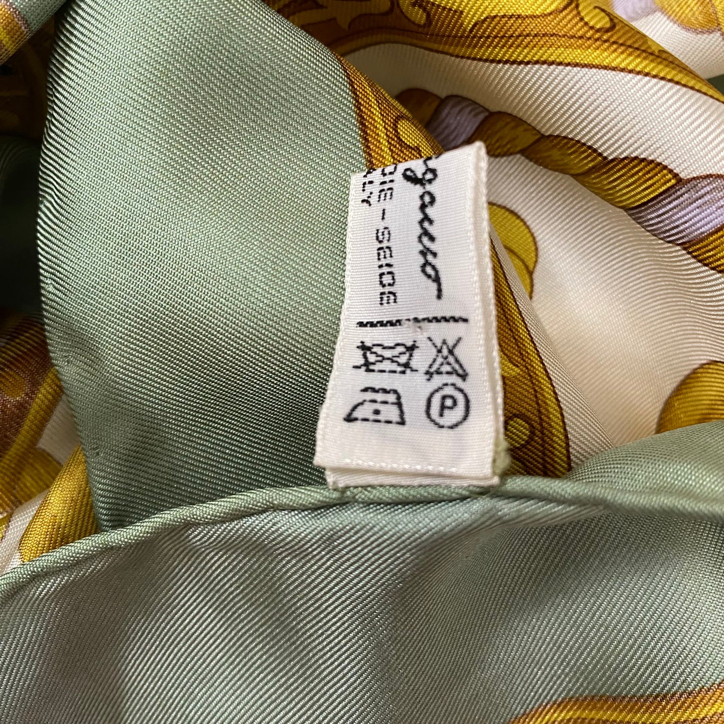 Ferragamo large silk scarf Authentic with coa 34 inch