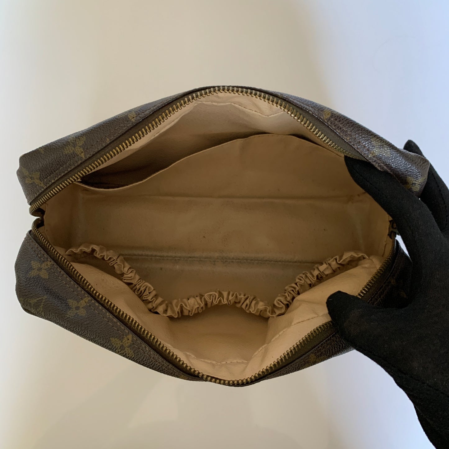 Louis Vuitton large cosmetic Pouch 28 monogram 864 NO authentic with COA