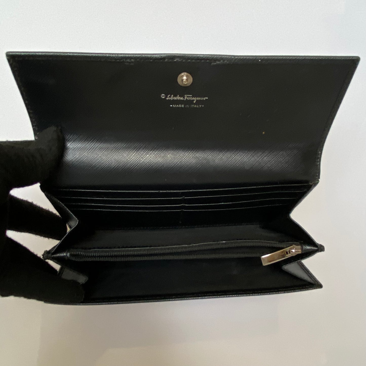 Ferragamo vara bow leatger long wallet Authentic with COA 7.5x4