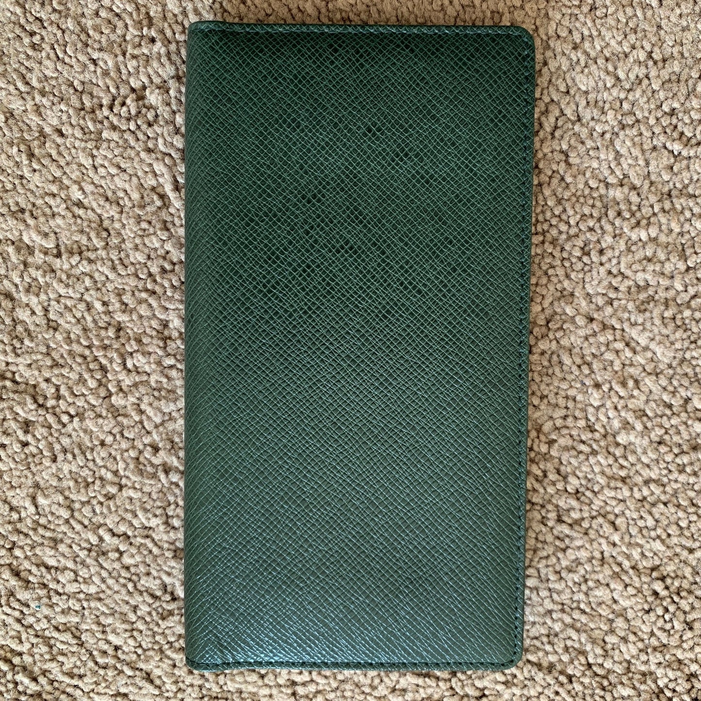 LV1052 Louis Vuitton men's green taige leather card holder wallet