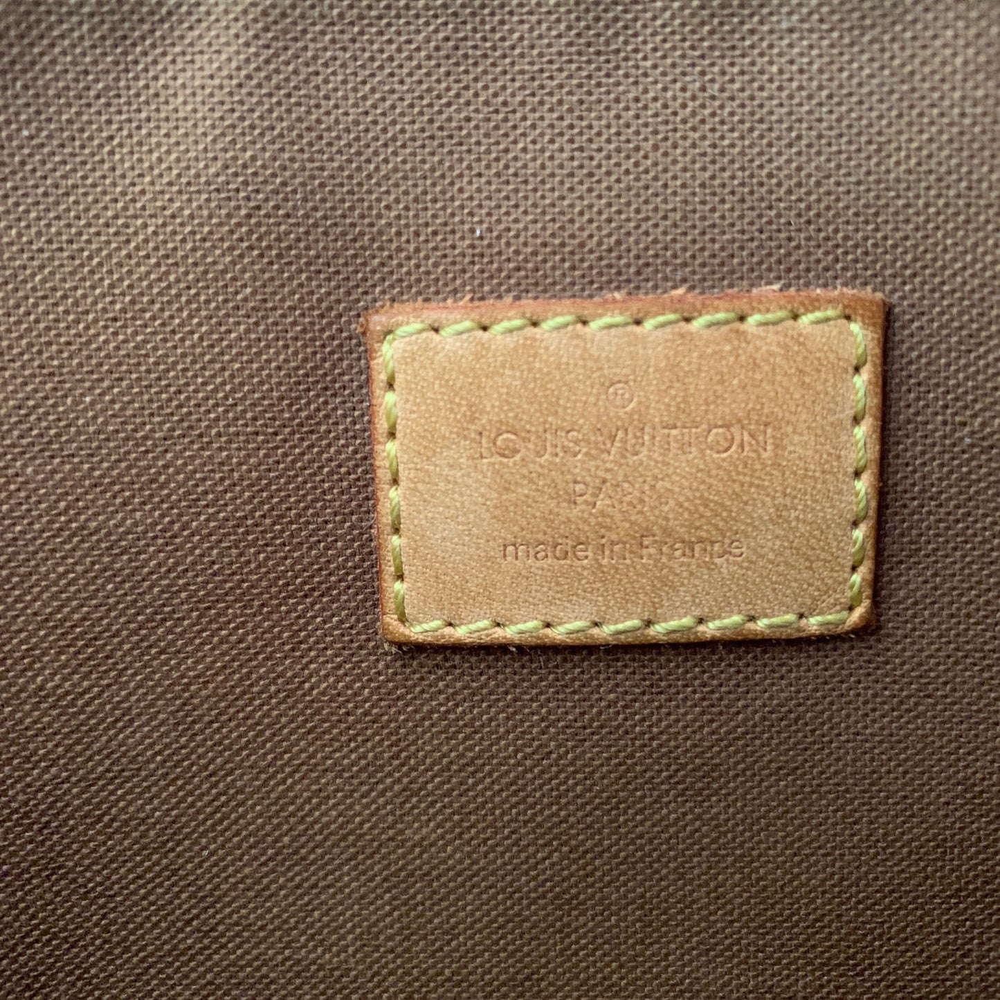 LV1015 Louis Vuitton men's or unisex messenger crossbody bag