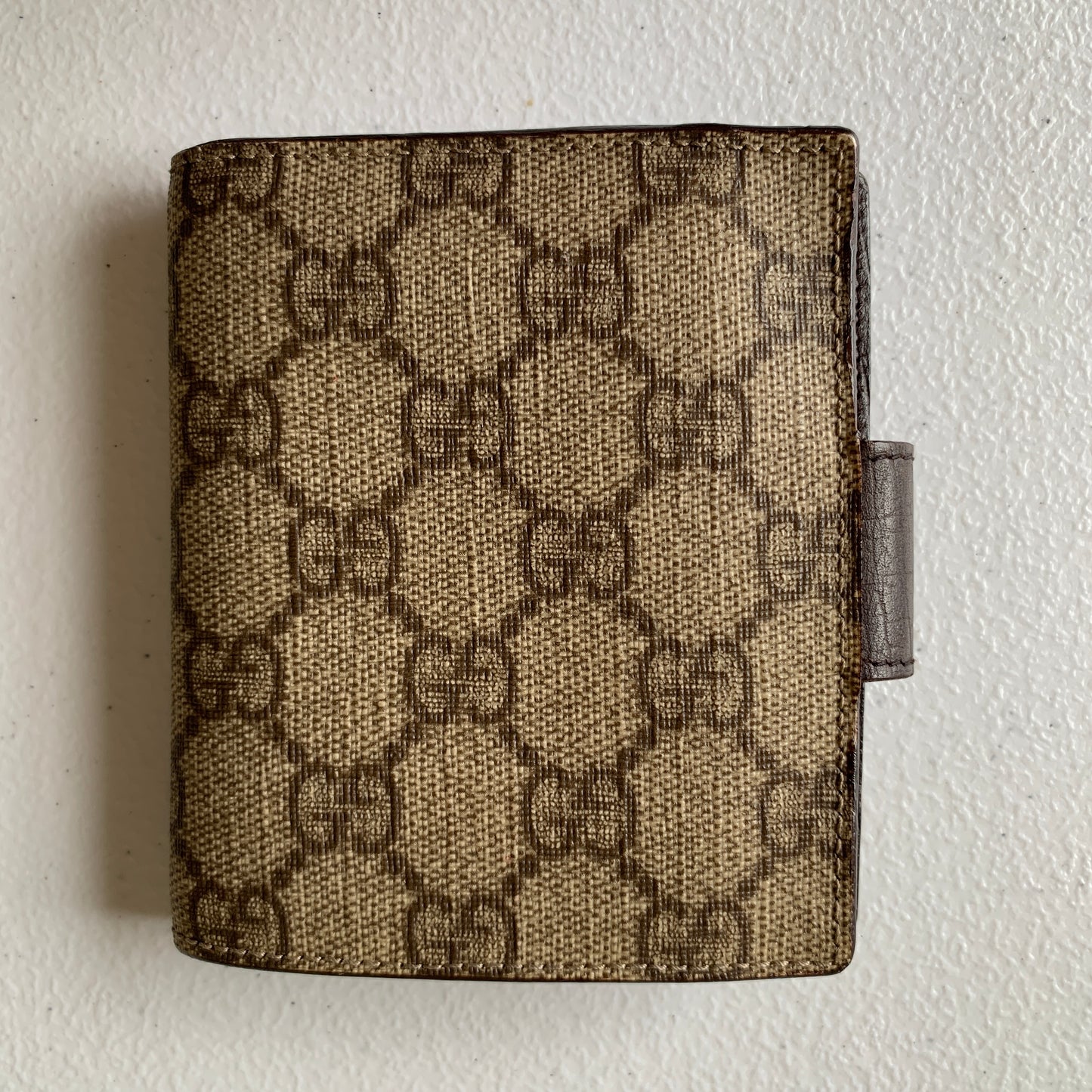 Gucci GG supreme compact bifold wallet authentic with COA
