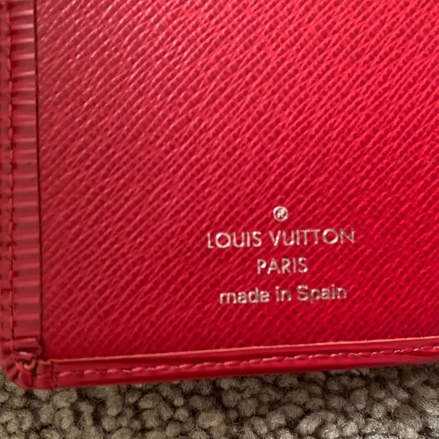LV1039 Louis Vuitton unisex Epi red leather card holder wallet