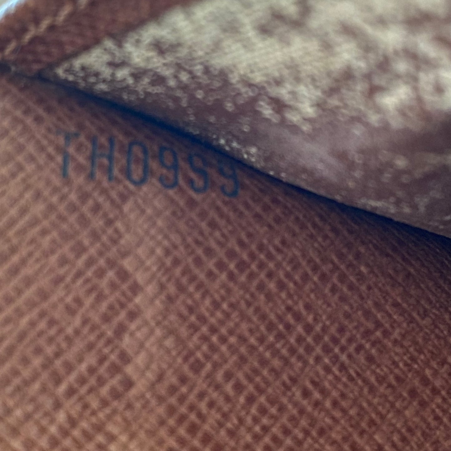 Louis Vuitton monogram long wallet th0999 authentic with coa