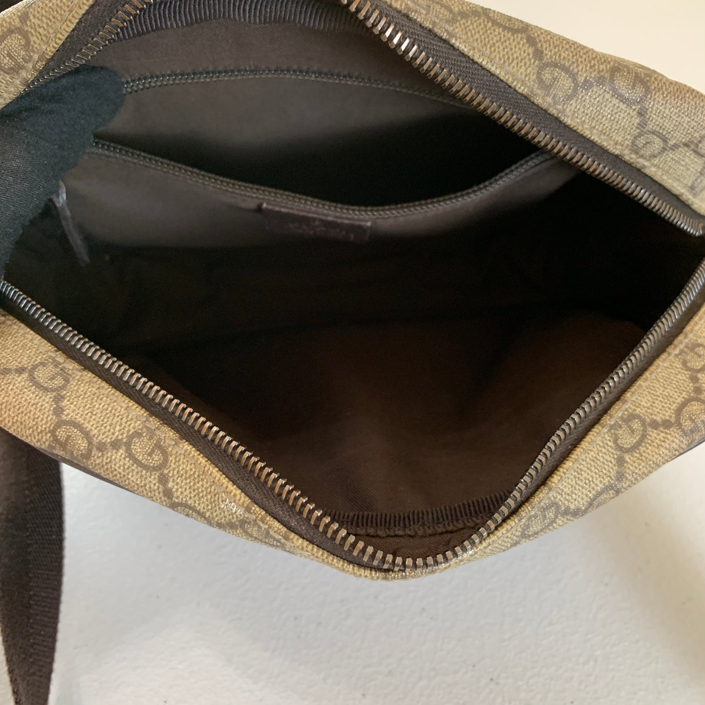 Gucci GG supreme crossbody Bag authentic with COA