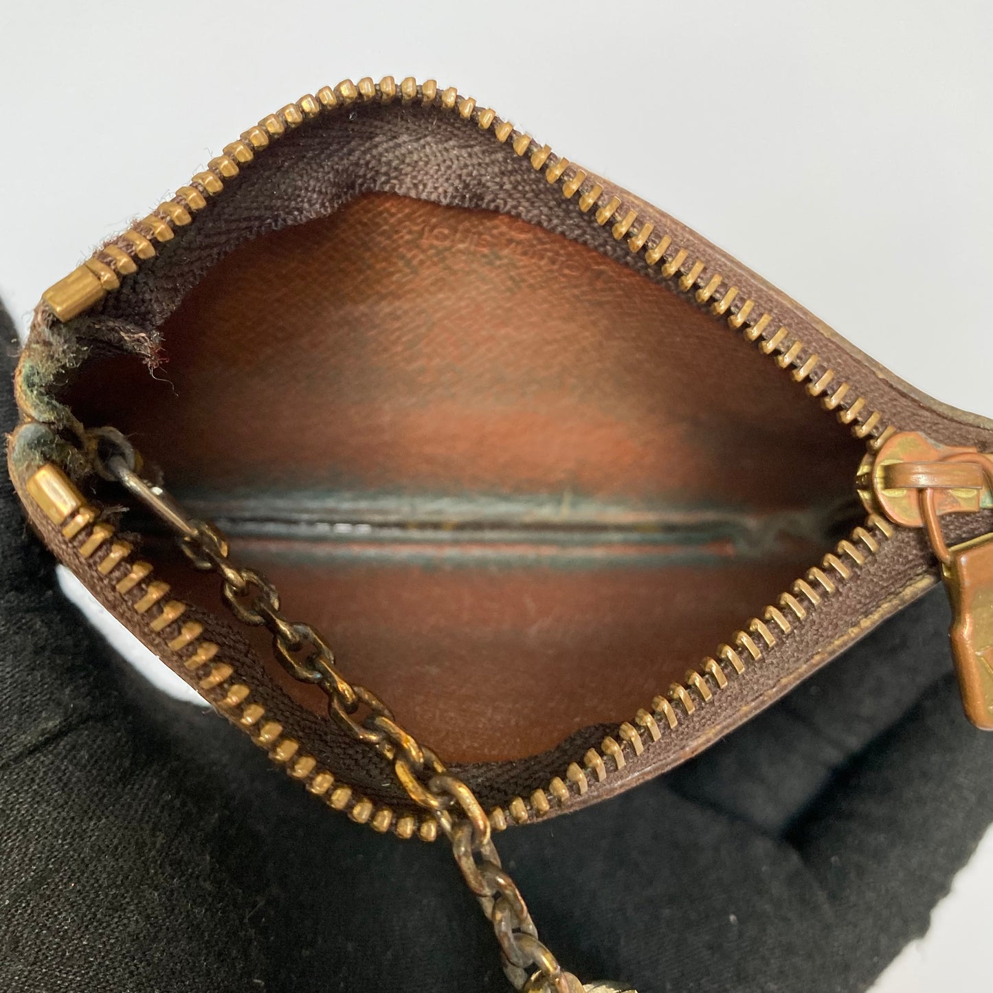 Louis Vuitton monogram key pouch case 0950ET Authentic with COA