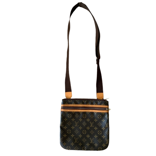 LV1015 Louis Vuitton men's or unisex messenger crossbody bag