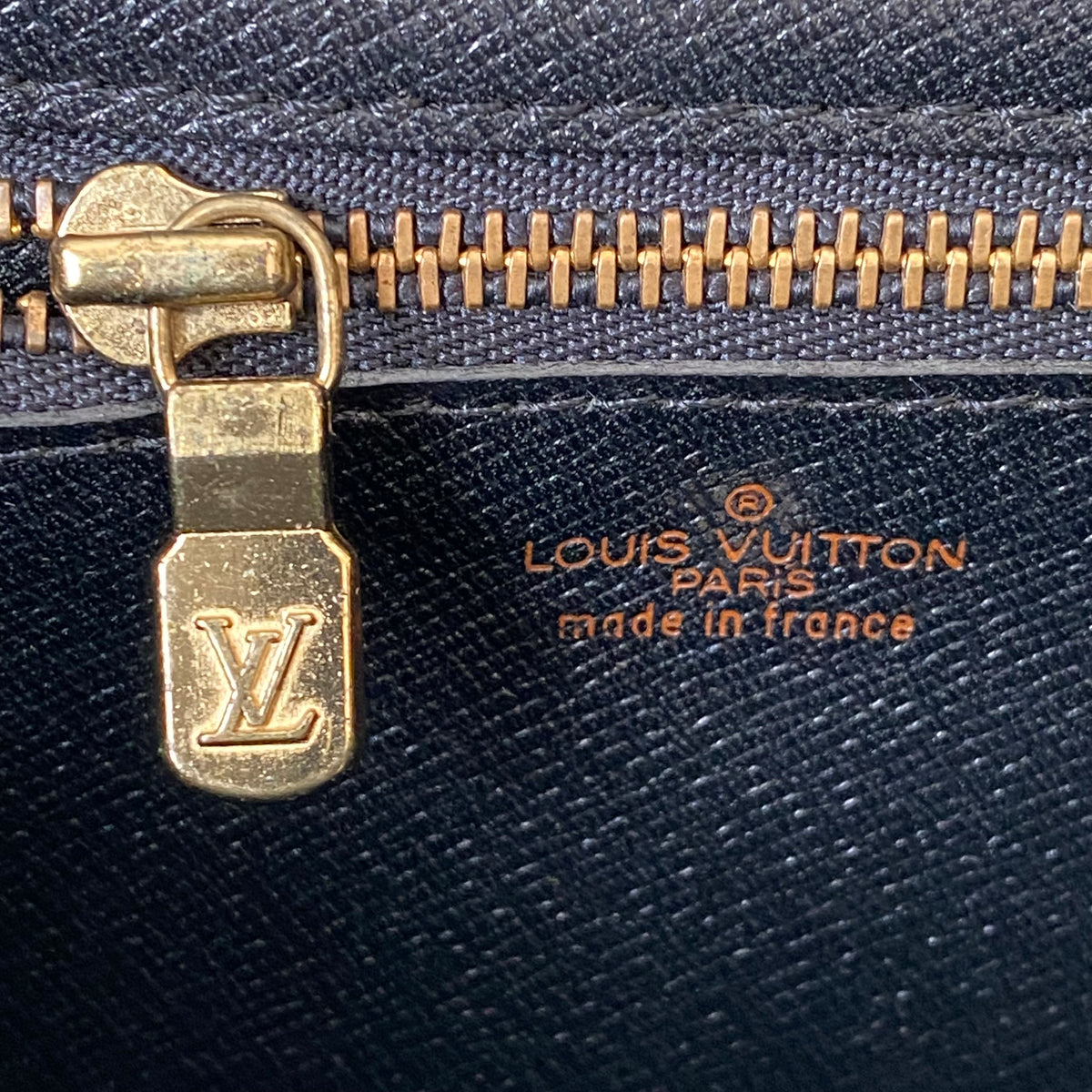 Louis Vuitton green Epi leather clutch bag 872 Authentic with COA 9x6.1x0.6