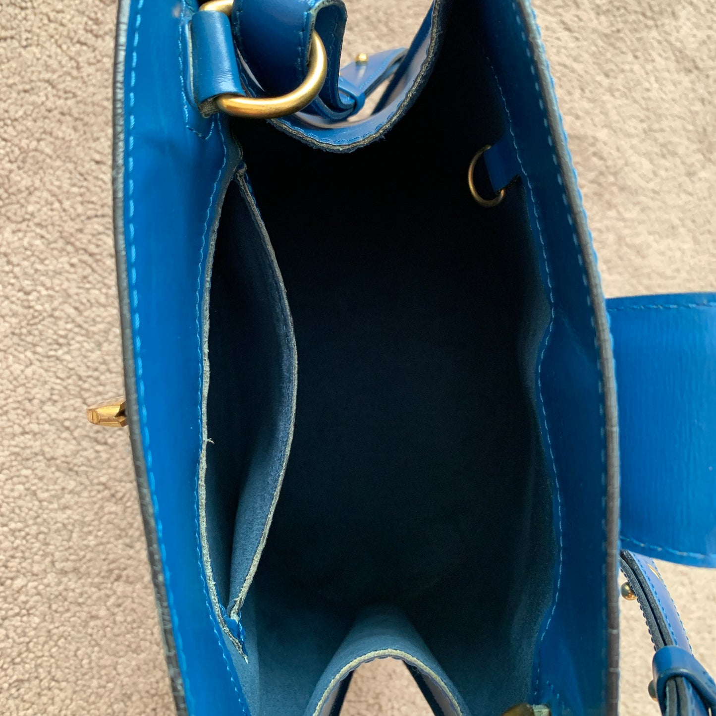 Louis Vuitton blue Epi leather cluny shoulder bag authentic with COA