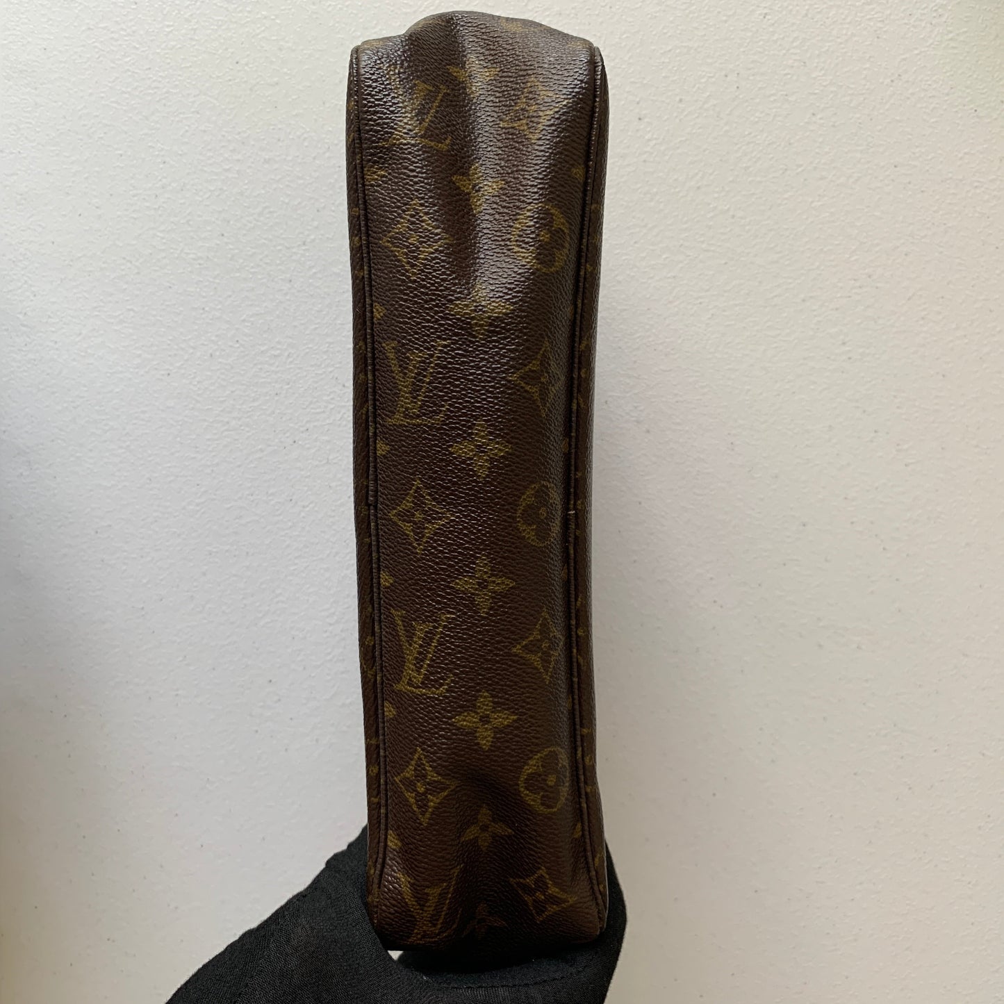 Louis Vuitton monogram Large Cosmetic bag 28 Pouch 822 authentic with COA