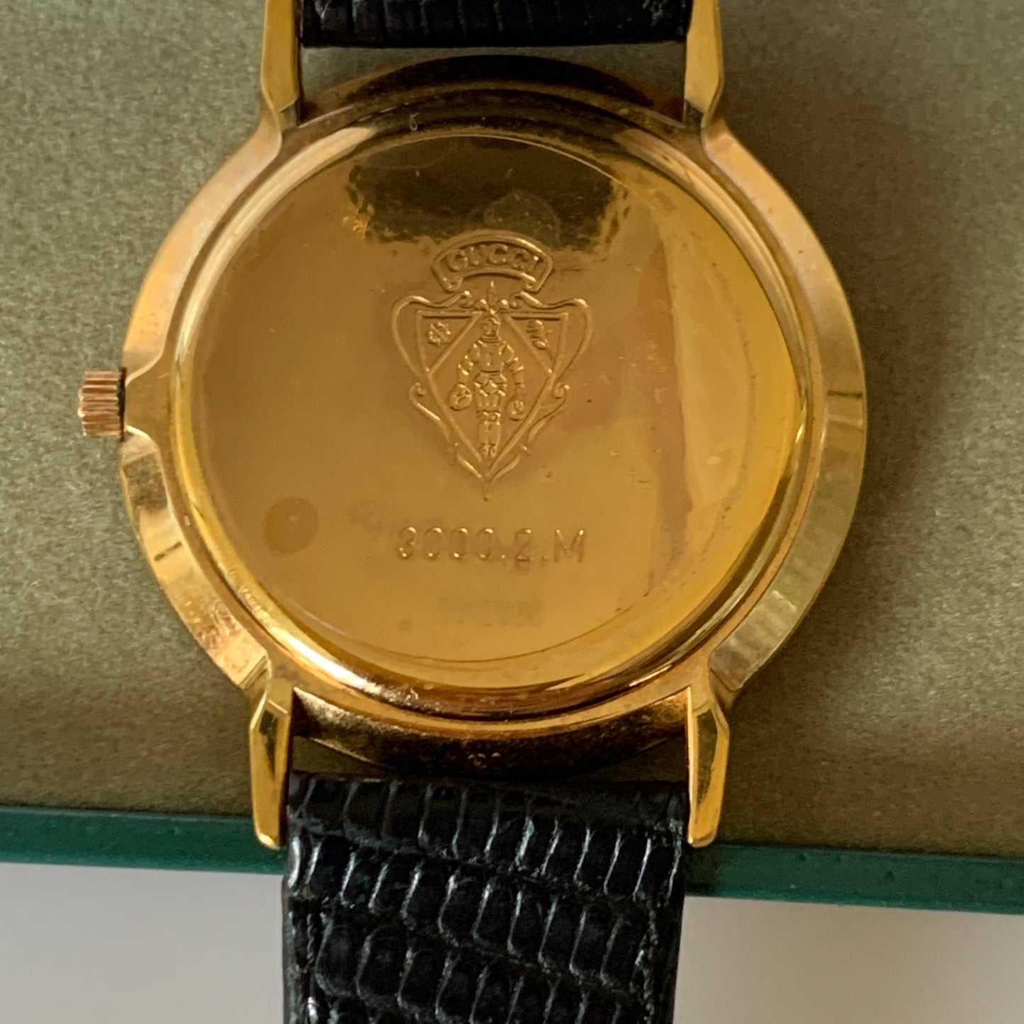Gucci vintage black leather strap Watch Authentic with COA box