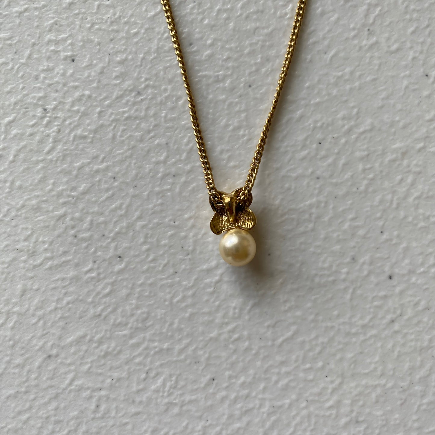Dior gold plated pearl pendant Necklace Authentic with coa