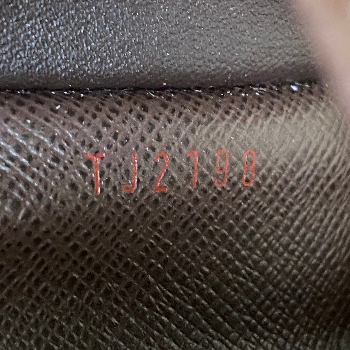 Luis Vuitton damier ebene key case TJ2198 Authentic with COA