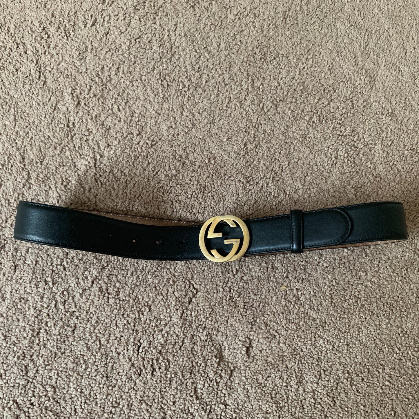 Authentic Gucci unisex black leather belt with gold buckle