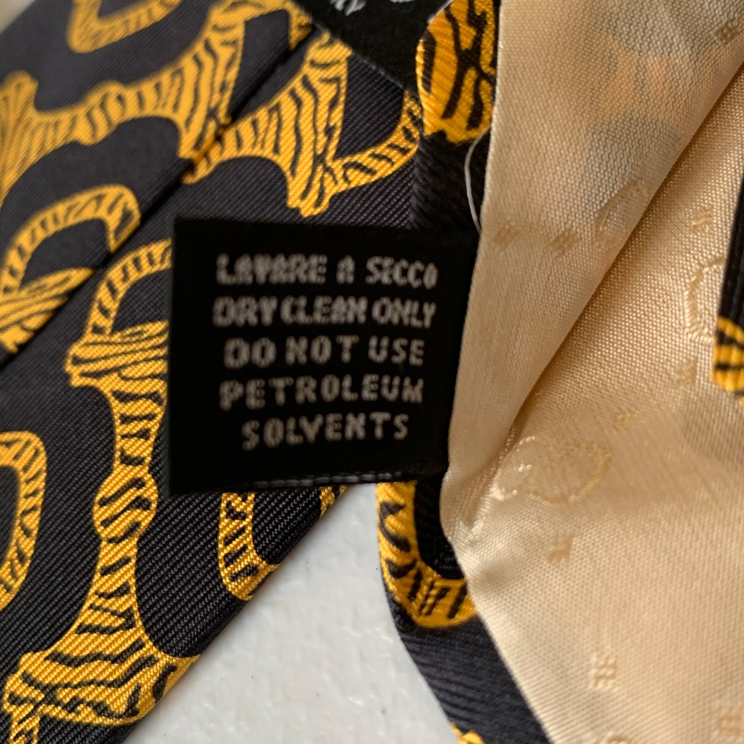 Gucci logo silk tie authentic with COA