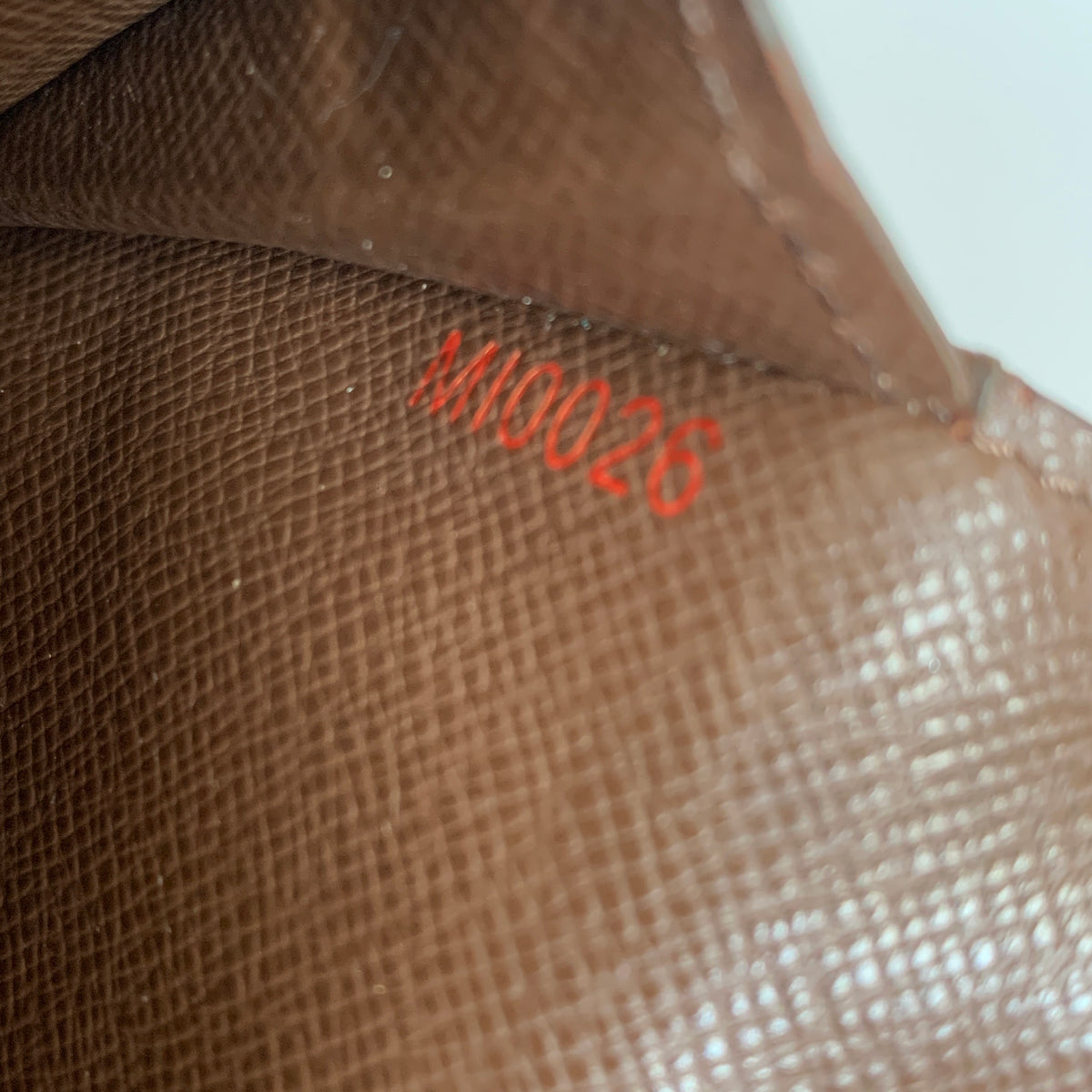 Louis Vuitton damier brazza wallet MI0026 Authentic with COA 7x3.8