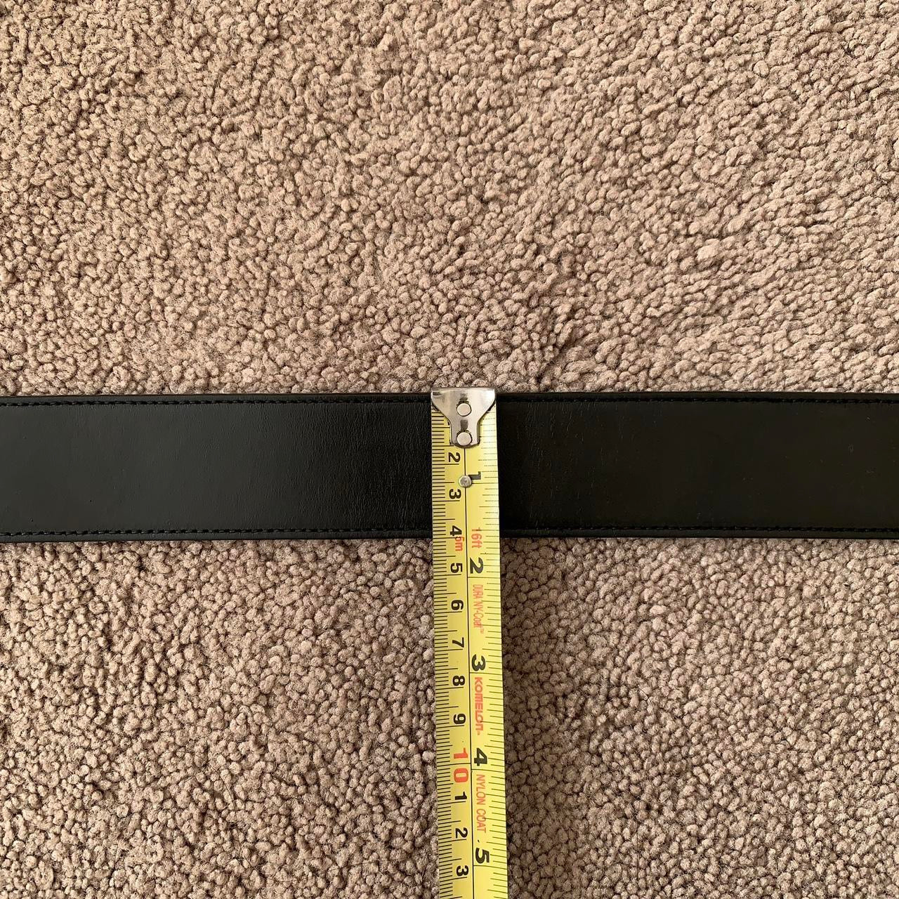 Authentic unisex Gucci black leather belt with silver color interlocking buckle