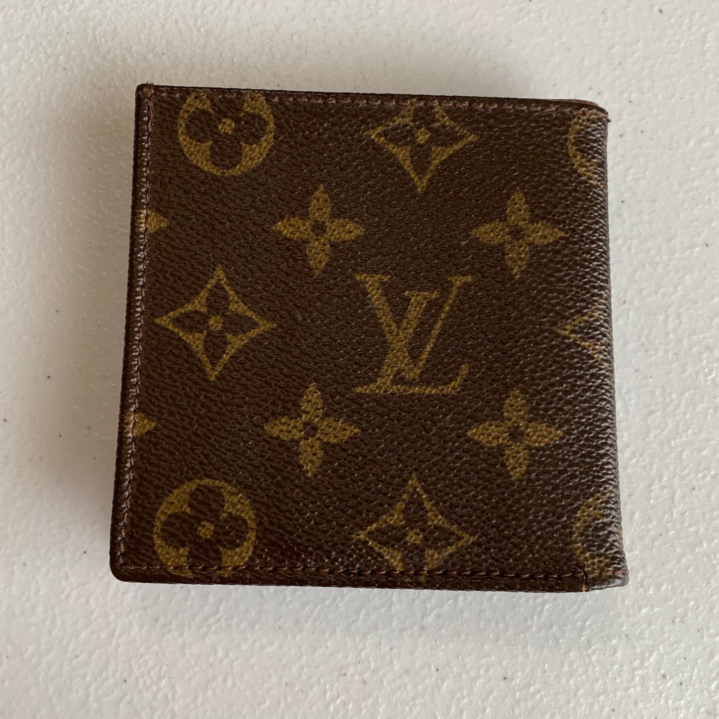 Louis Vuitton monogram men’s bifold wallet authentic with coa