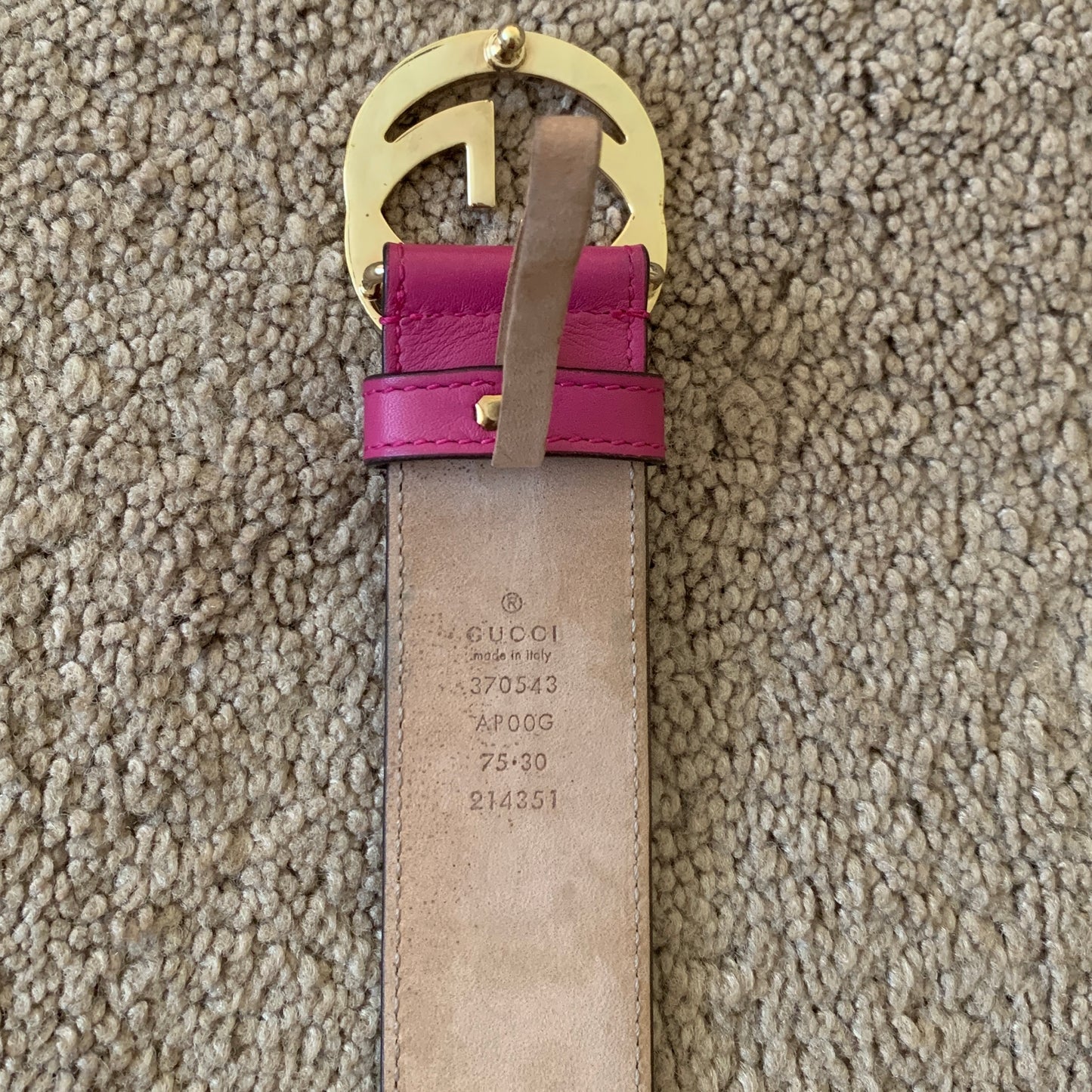 Authentic Gucci women’s fuchsia leather belt