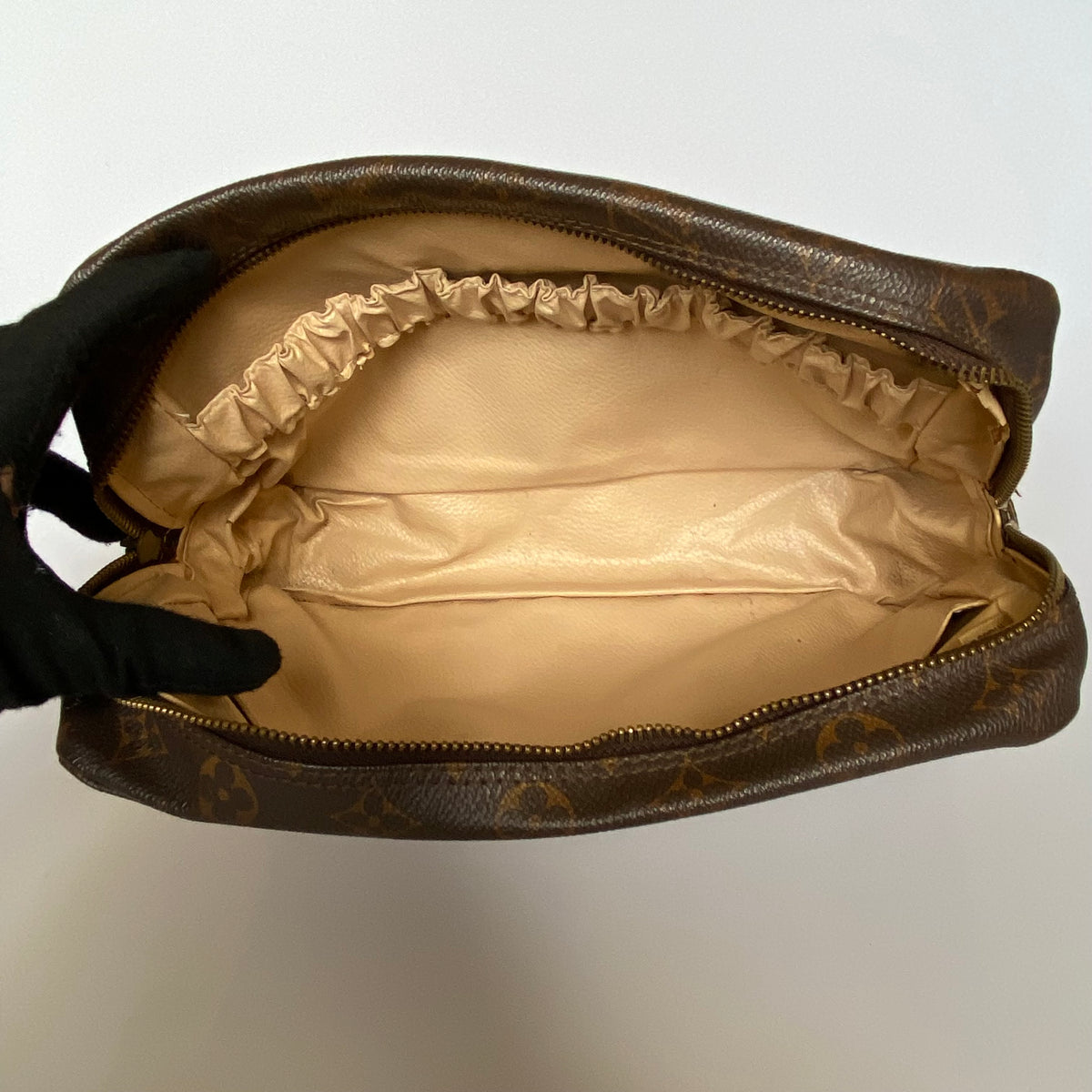 Louis Vuitton monogram cosmetic makeup 28 pouch bag Authentic with COA 12.5x8.5x3.5