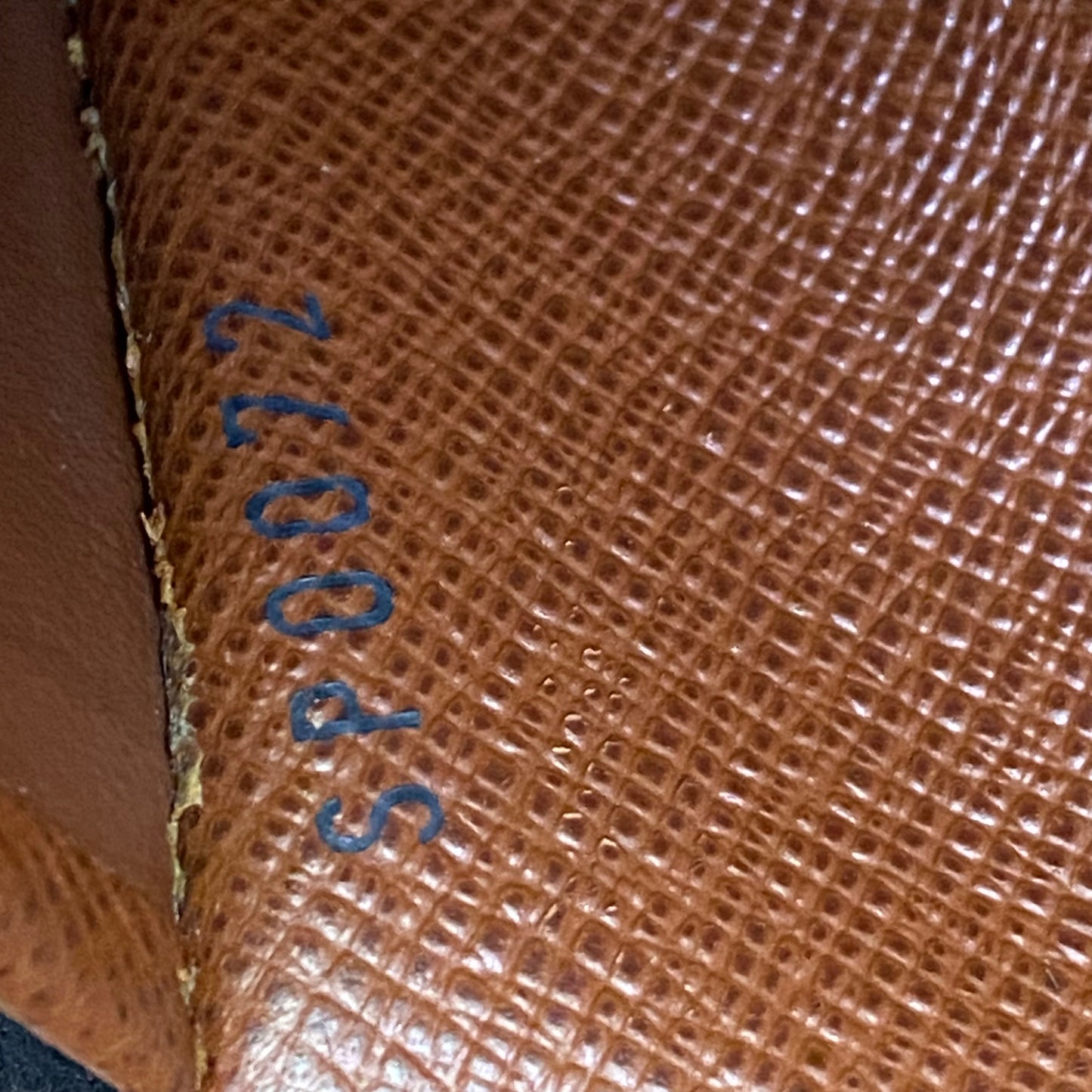 Louis Vuitton monogram kiss lock wallet SP0077 Authentic with coa 6.1x4.5