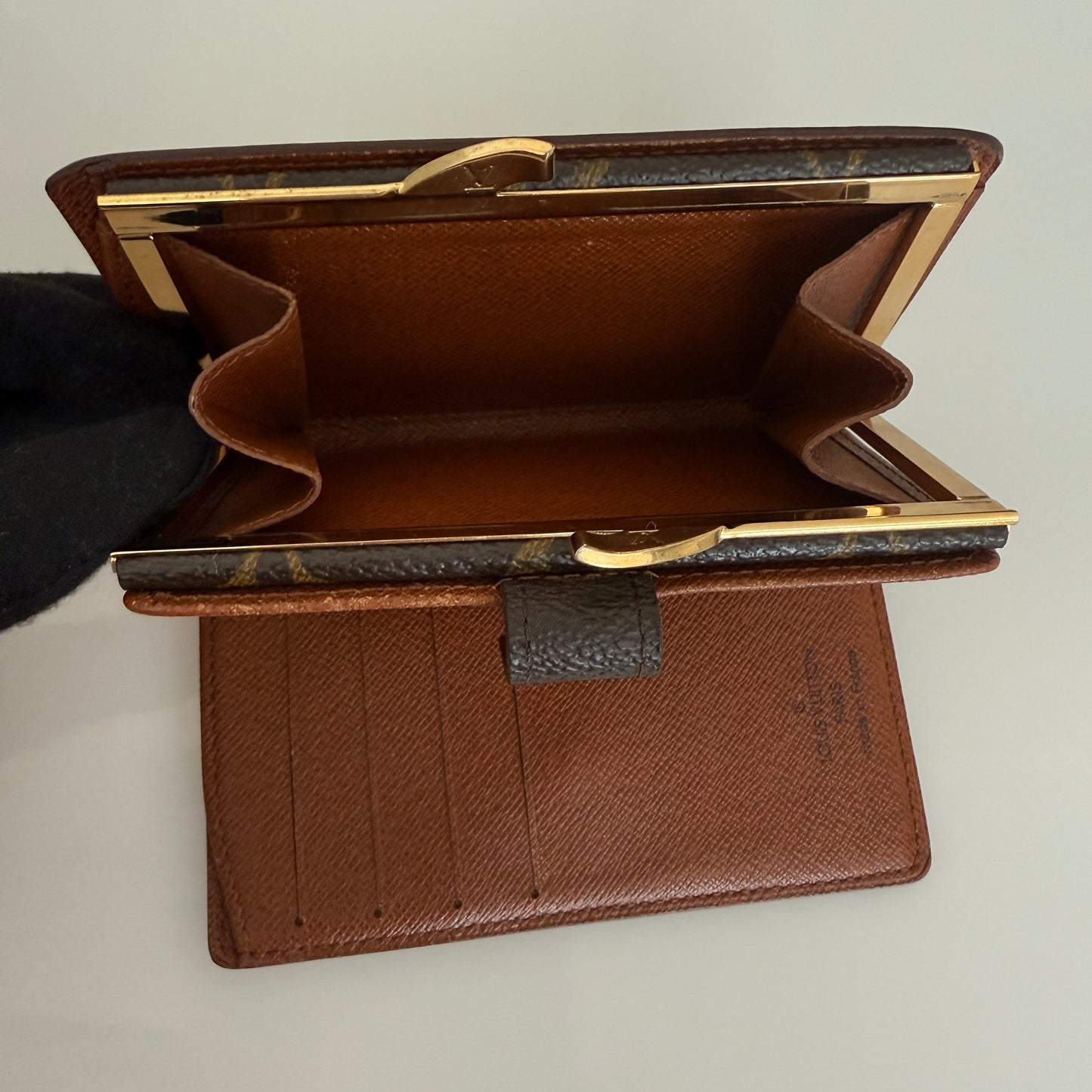 Louis Vuitton monogram compact wallet authentic with COA kisslock