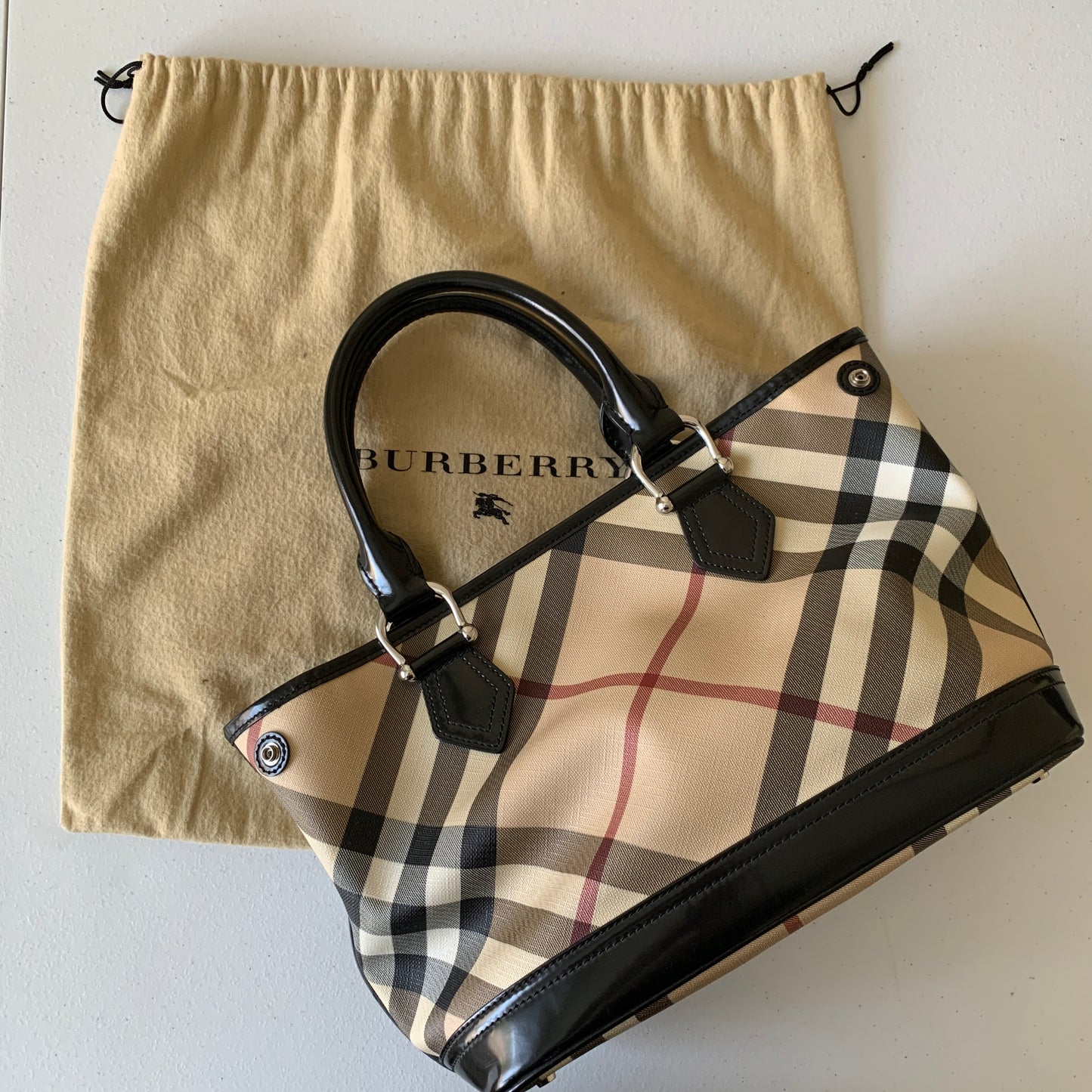 Burberry nova check bag authentic with COA and dust bag