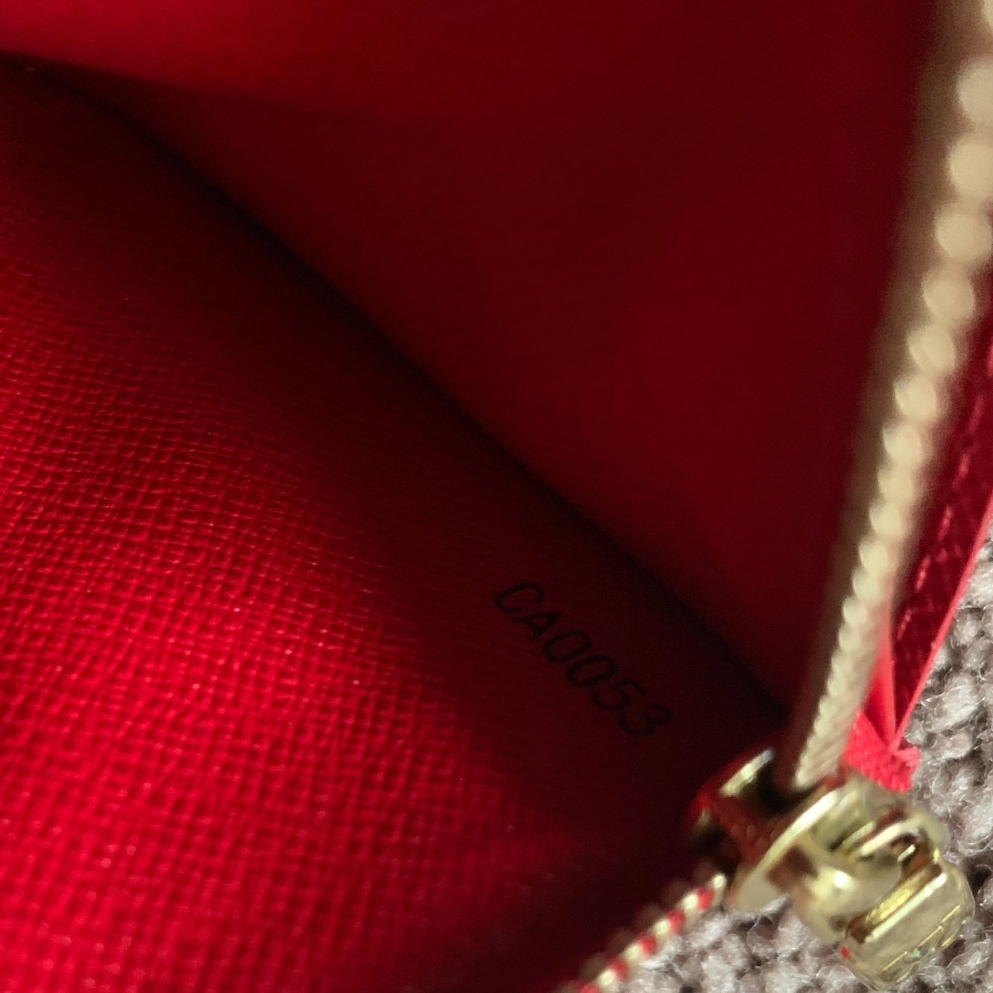 LV1031 Louis Vuitton women's long red Epi leather wallet