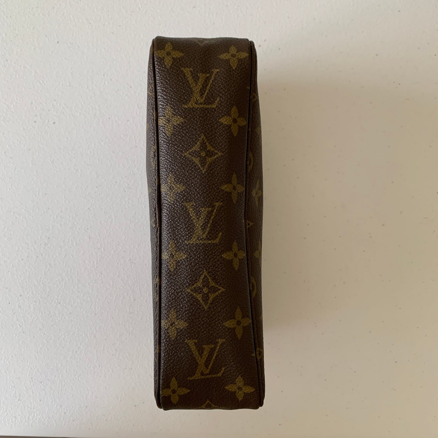 Louis Vuitton trousse 23 Cosmetic pouch 842 authentic with COA